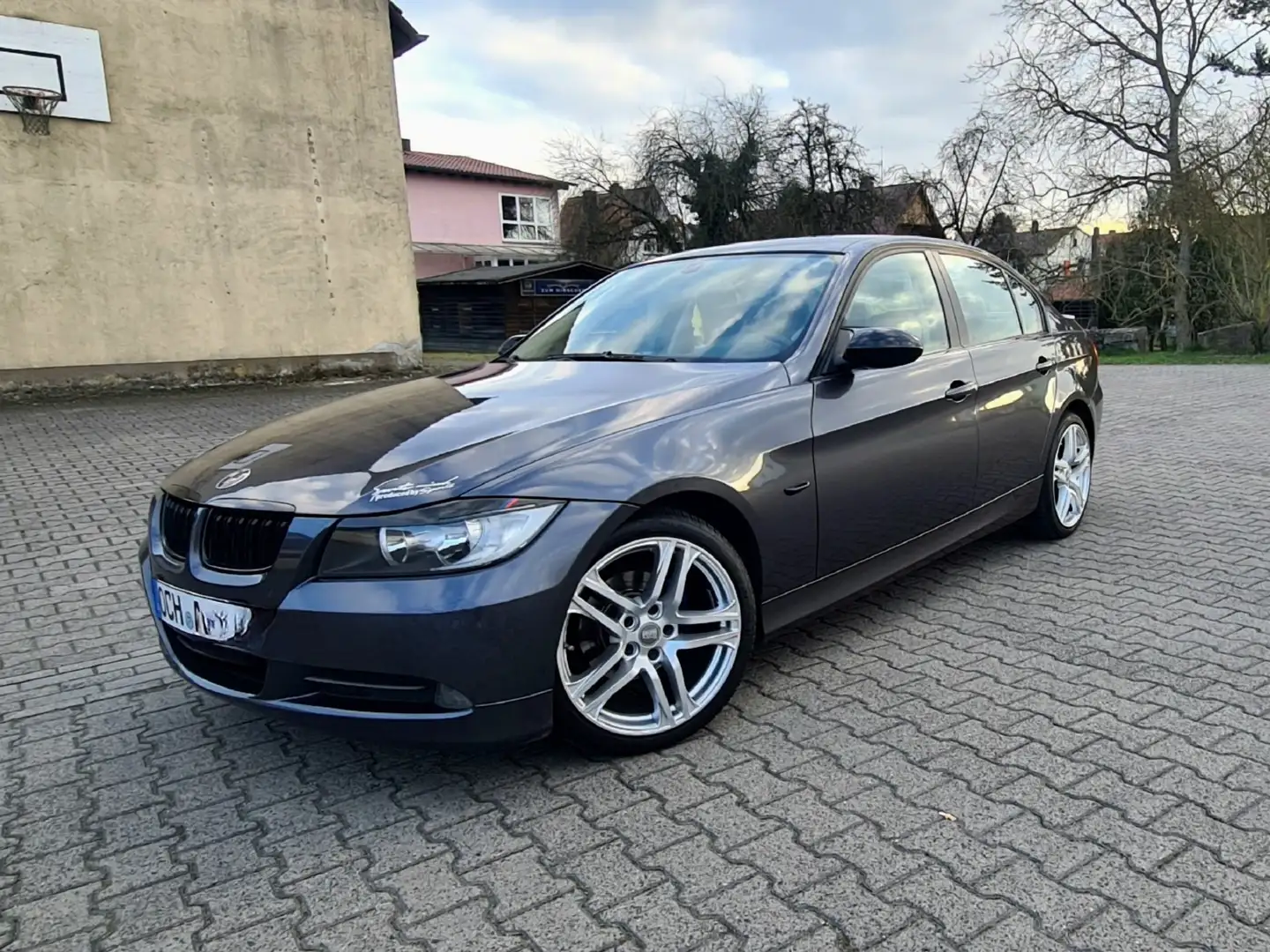 BMW 320 320i Grau - 1