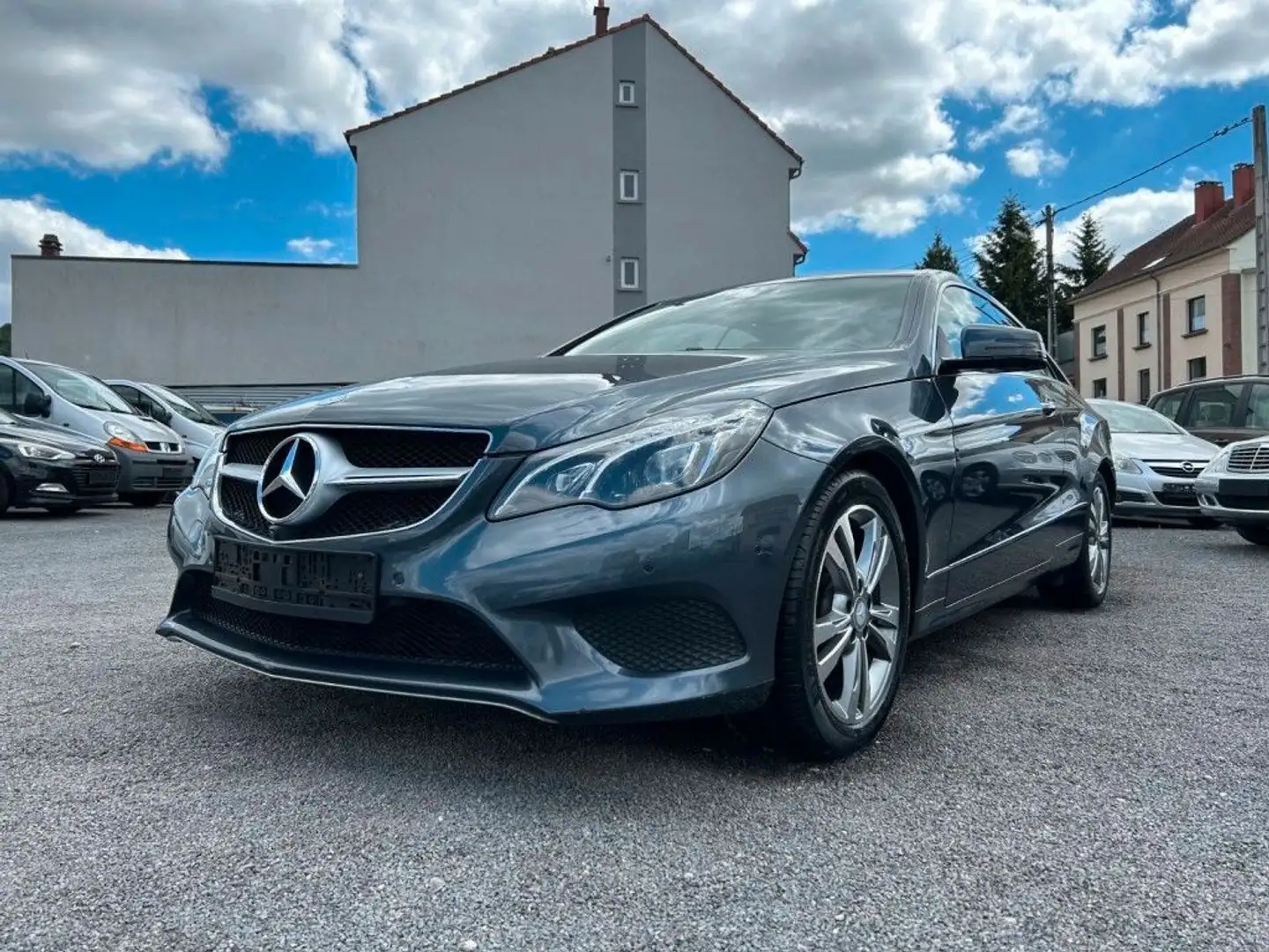 Mercedes-Benz E 250 Mercedes-Benz E 250 9G BT AMG KAMERA + LEDER+KEY Grau - 1