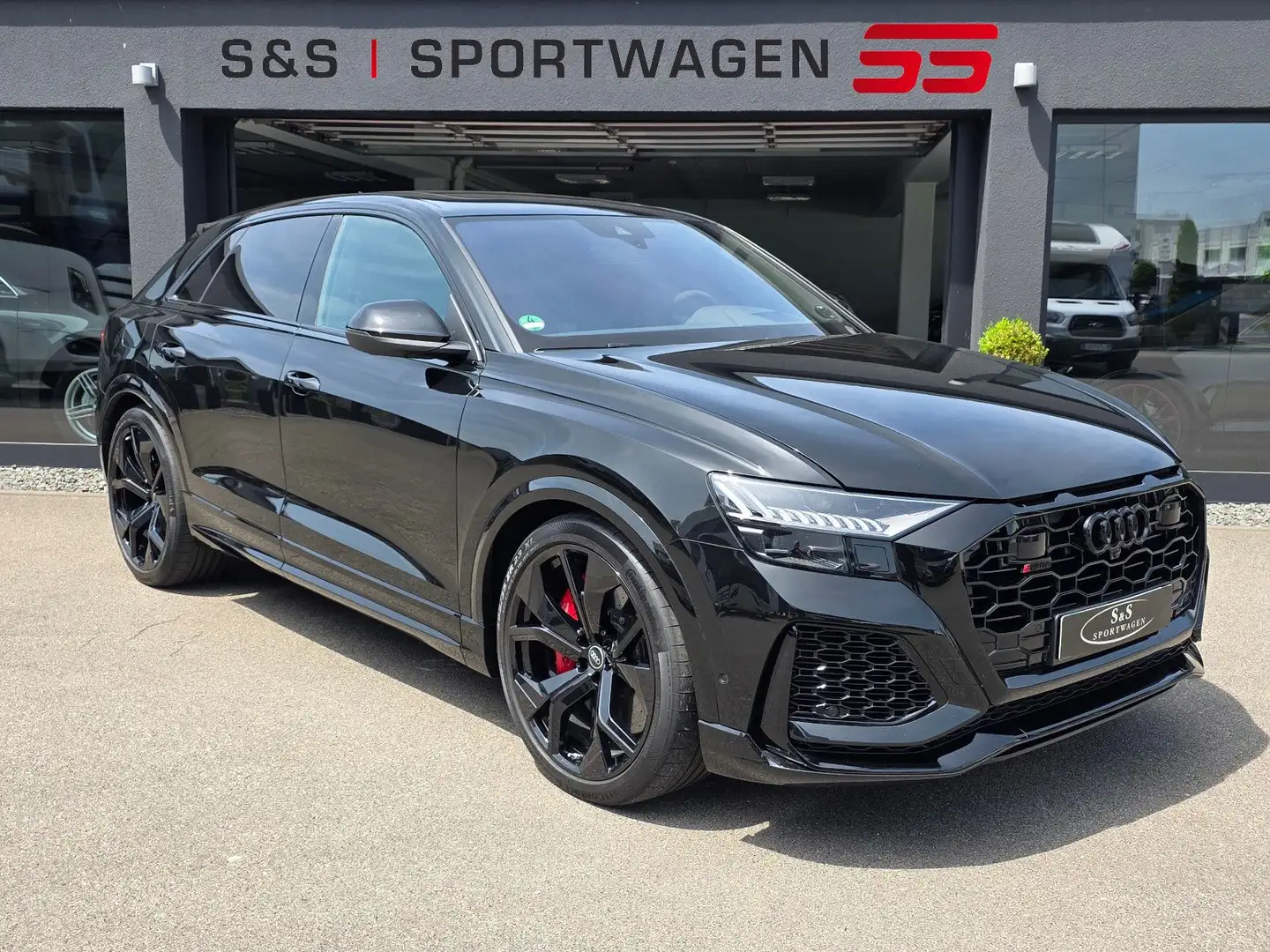 Audi RS Q8 *Keramik/V-MAX 305/Garantie/AHK/Standhzg* Schwarz - 1