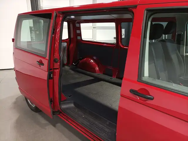 Volkswagen Transporter view 15