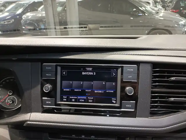 Volkswagen Transporter view 10