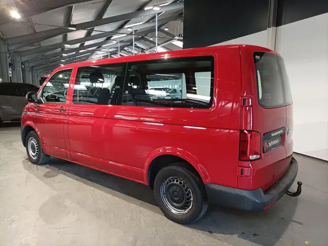 Volkswagen Transporter view 4