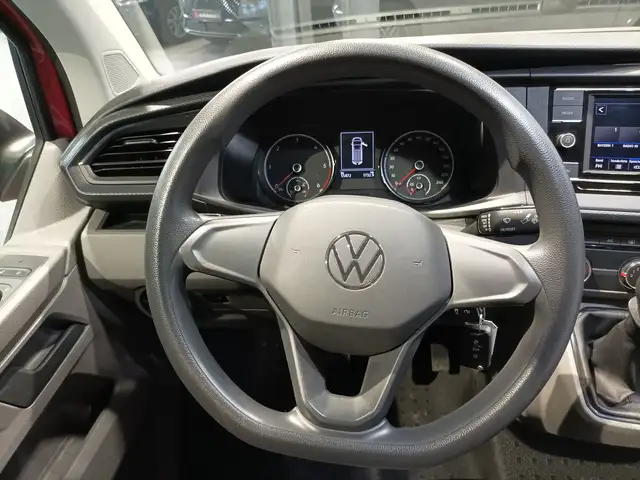 Volkswagen Transporter view 9