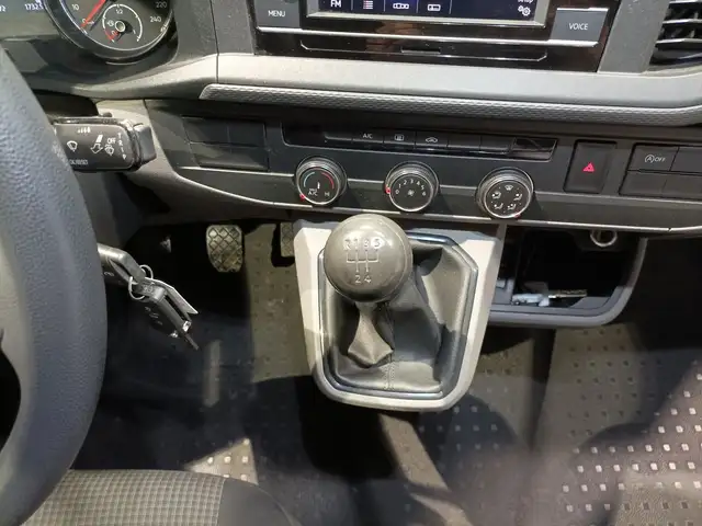 Volkswagen Transporter view 12