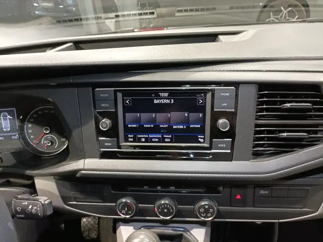 Volkswagen Transporter view 11
