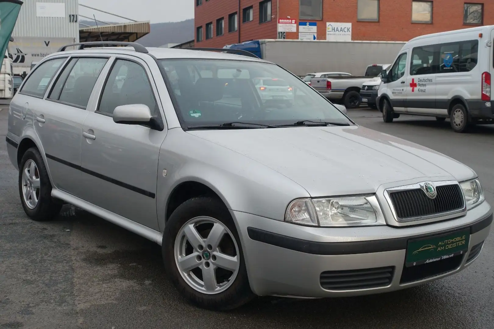 Skoda Octavia Combi Tour 1.6//SER.NEU//AHK//KLIMA// Argent - 1