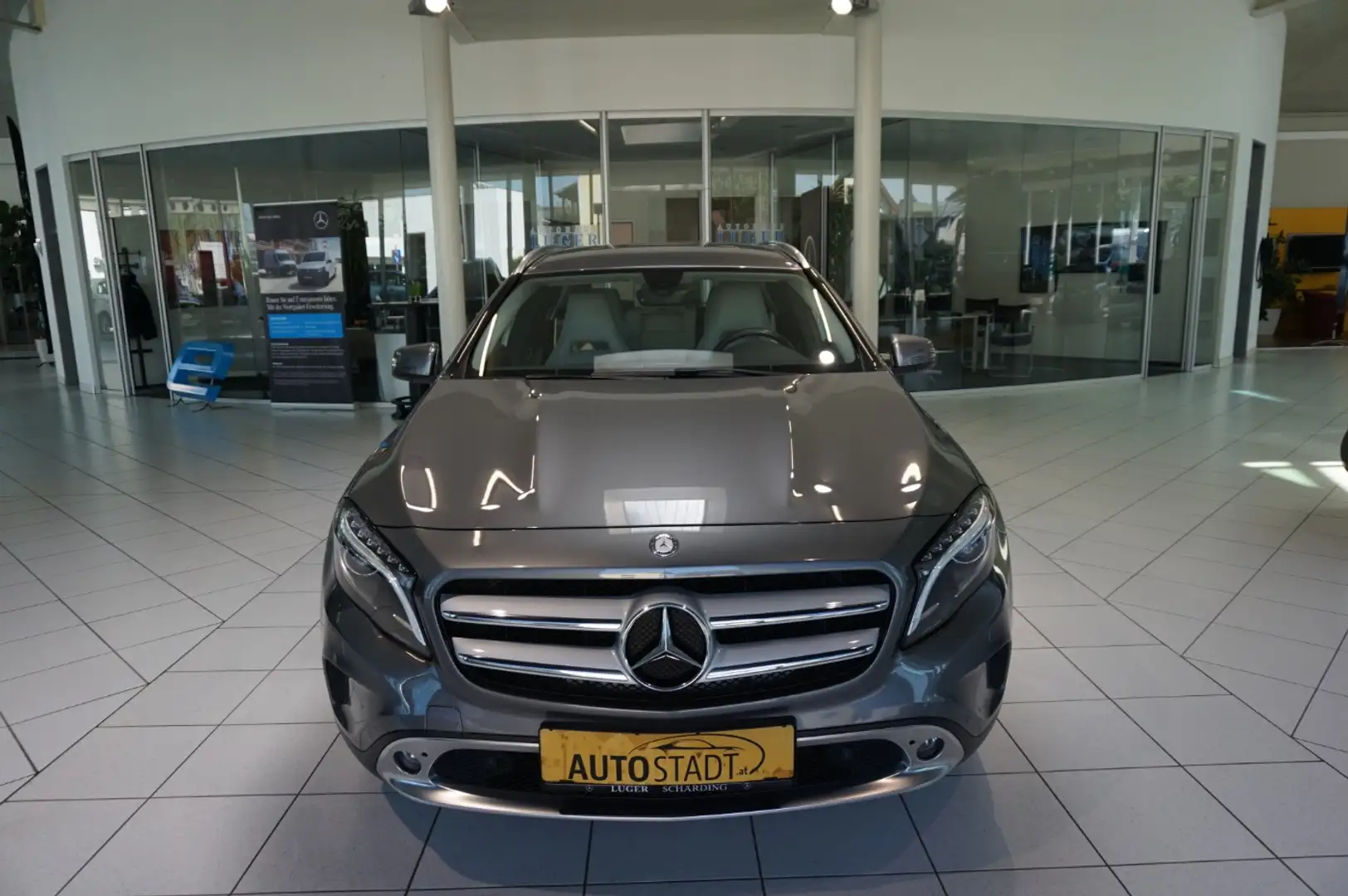 Mercedes-Benz GLA 250 Urban Xenon PTS Shz eHeck Klima Gri - 2