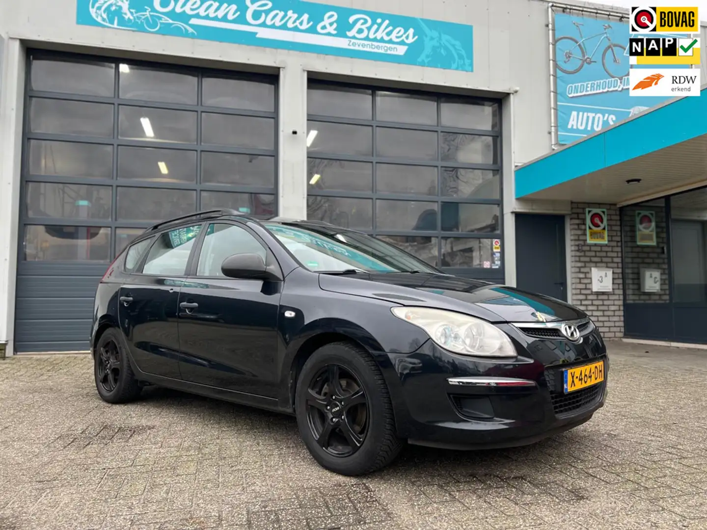 Hyundai i30 CW 1.6i Active Černá - 1