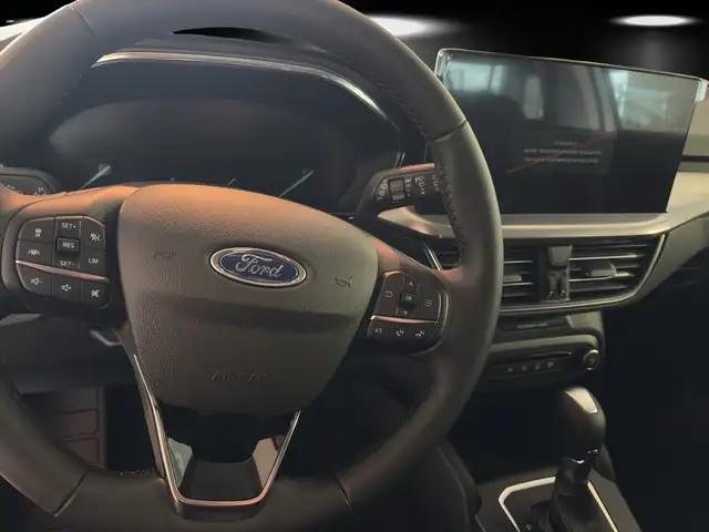 Ford Focus view 11