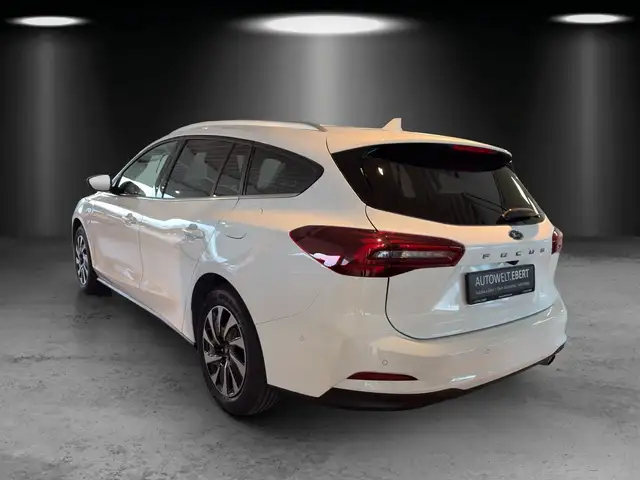 Ford Focus view 2