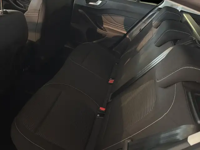 Ford Focus view 8