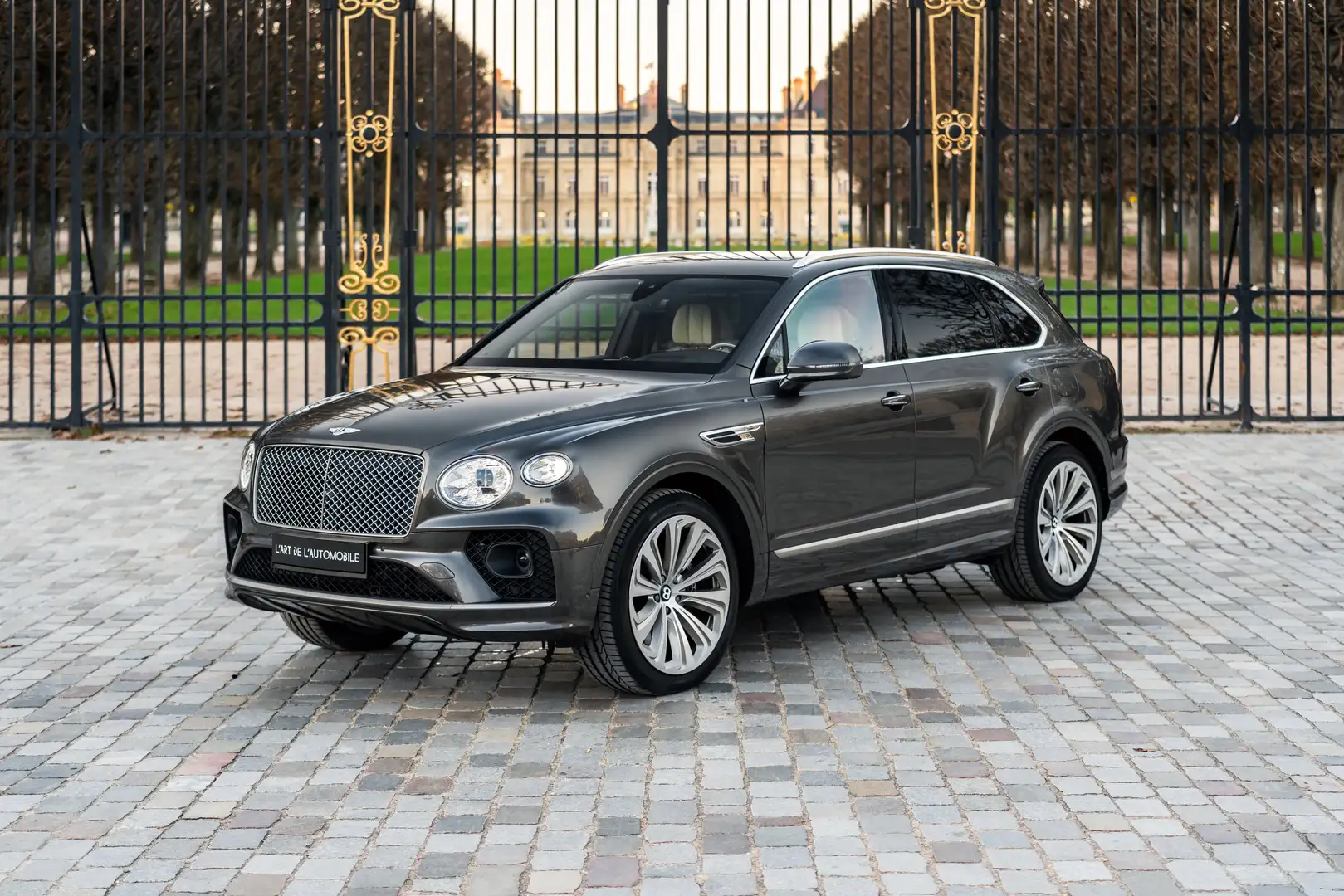 Bentley Bentayga V6 Hybride 3.0 462 ch BVA Odyssean Edition 1 of 70 Brun - 1