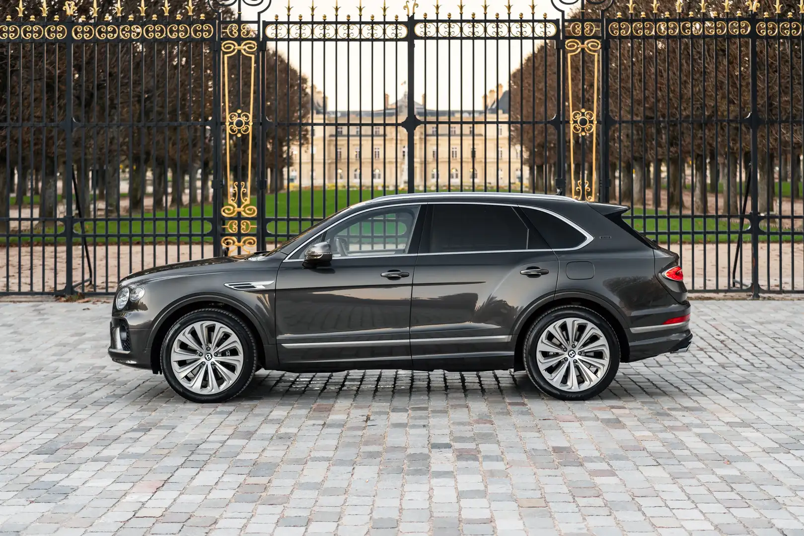 Bentley Bentayga V6 Hybride 3.0 462 ch BVA Odyssean Edition 1 of 70 Brun - 2
