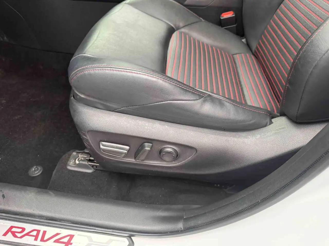 Toyota RAV 4 Prime снимка Toyota RAV 4 Prime
