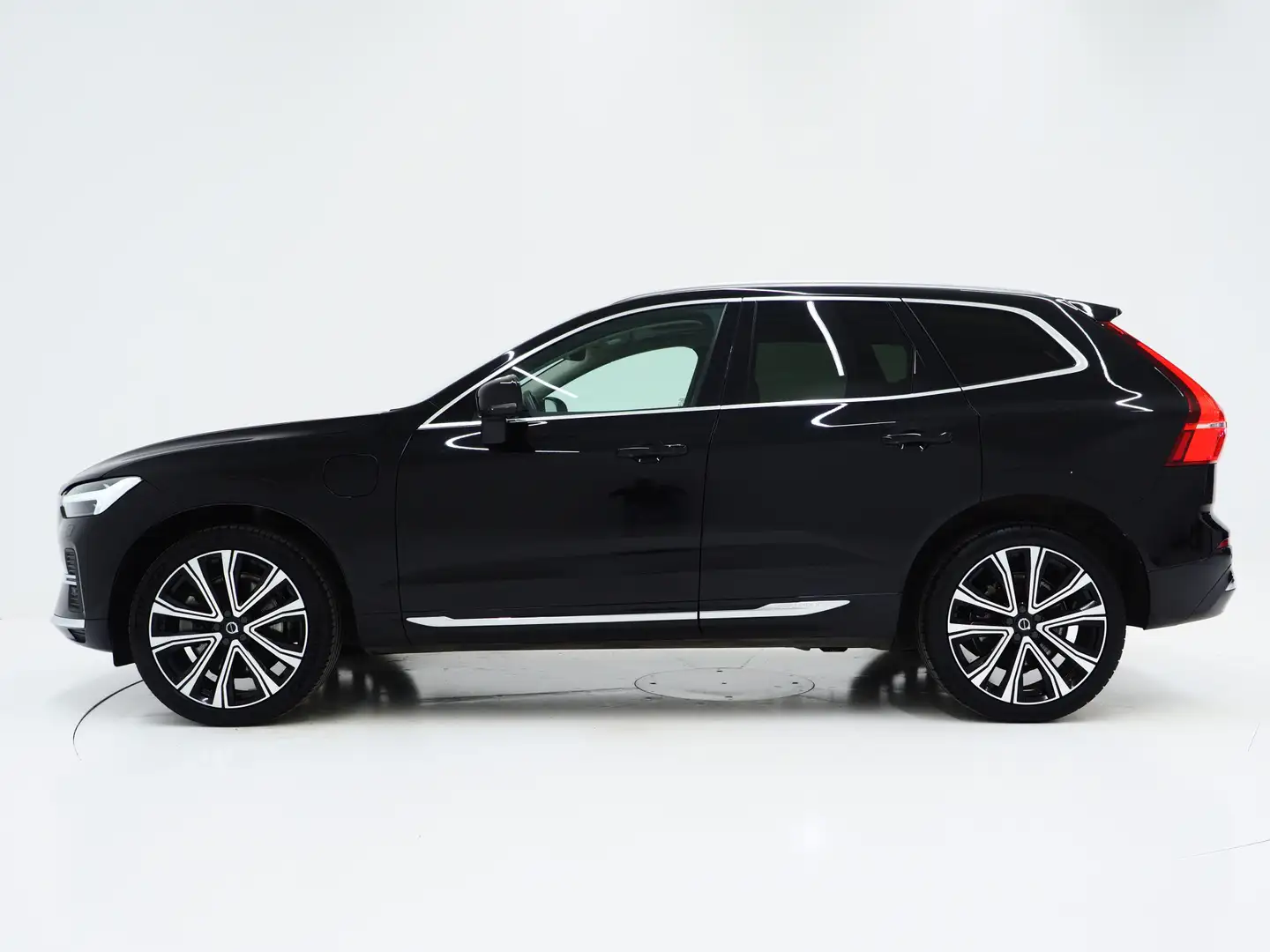 Volvo XC60 2.0 Recharge T8 AWD Inscription *Facelift* | Panor Zwart - 2