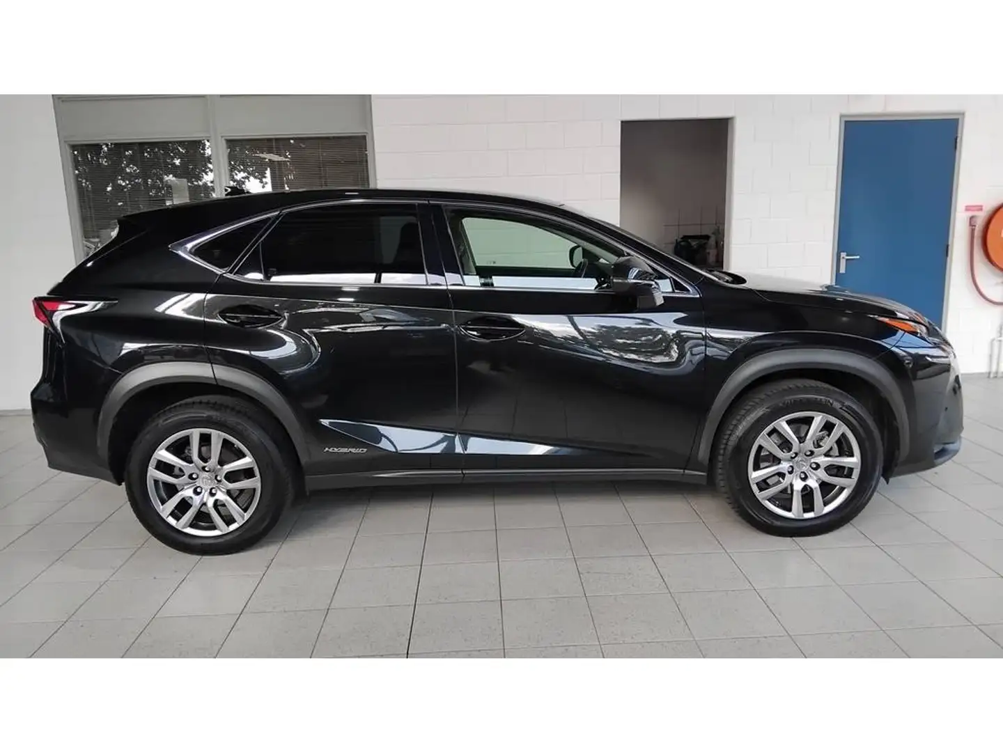 Lexus NX 300h | Navigatie | LED | Parkeersensoren | Zwart - 2