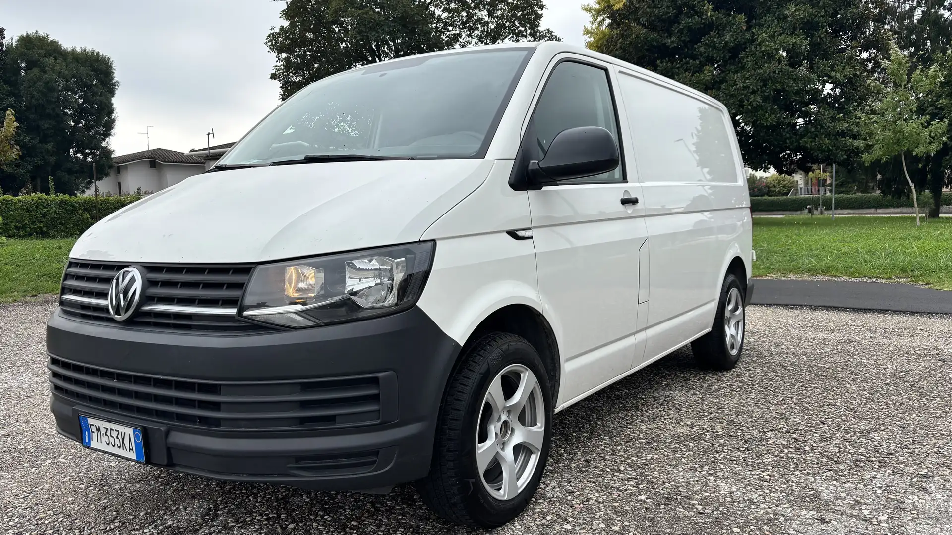 Volkswagen T6 Transporter - 2