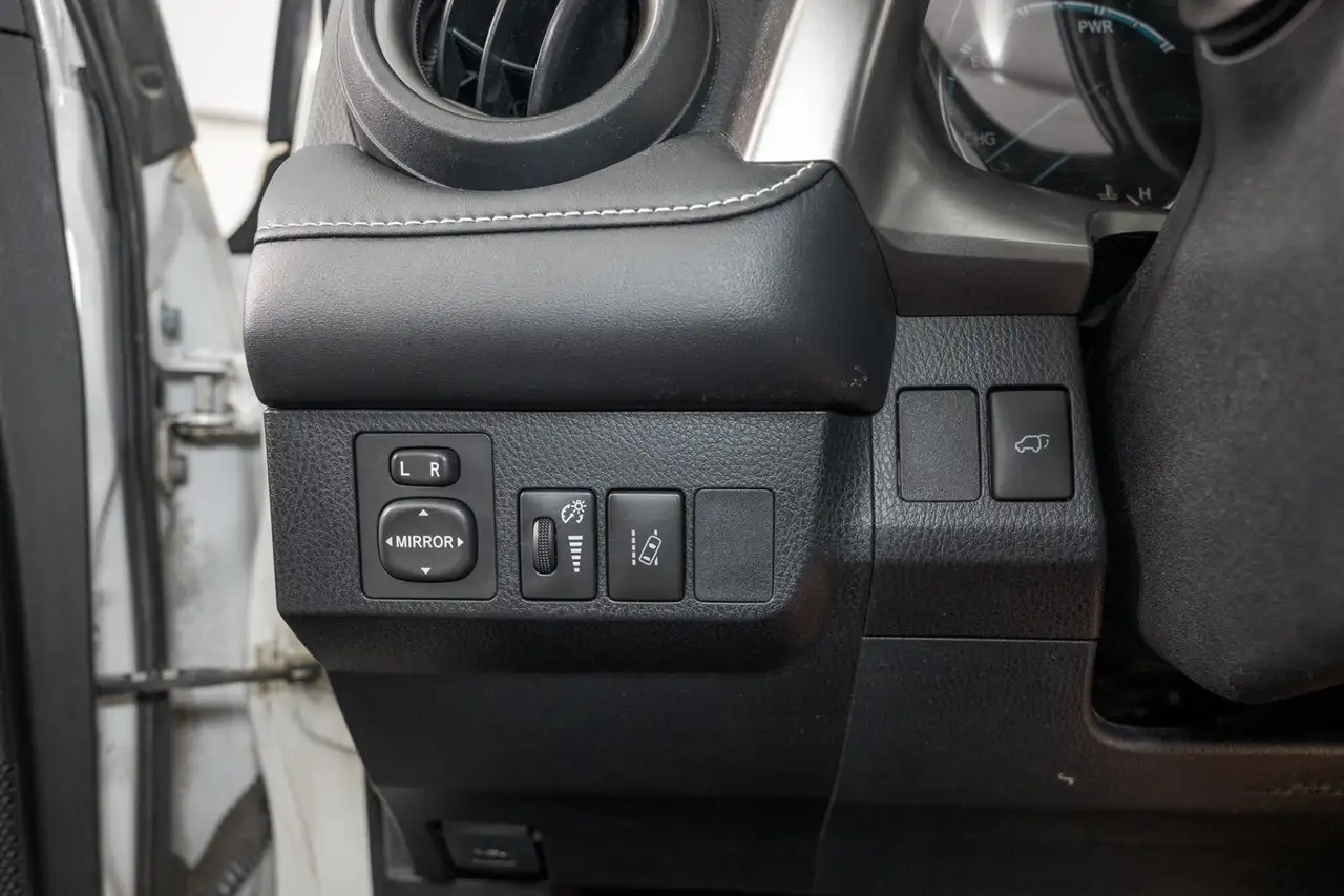 Toyota RAV 4 снимка Toyota RAV 4