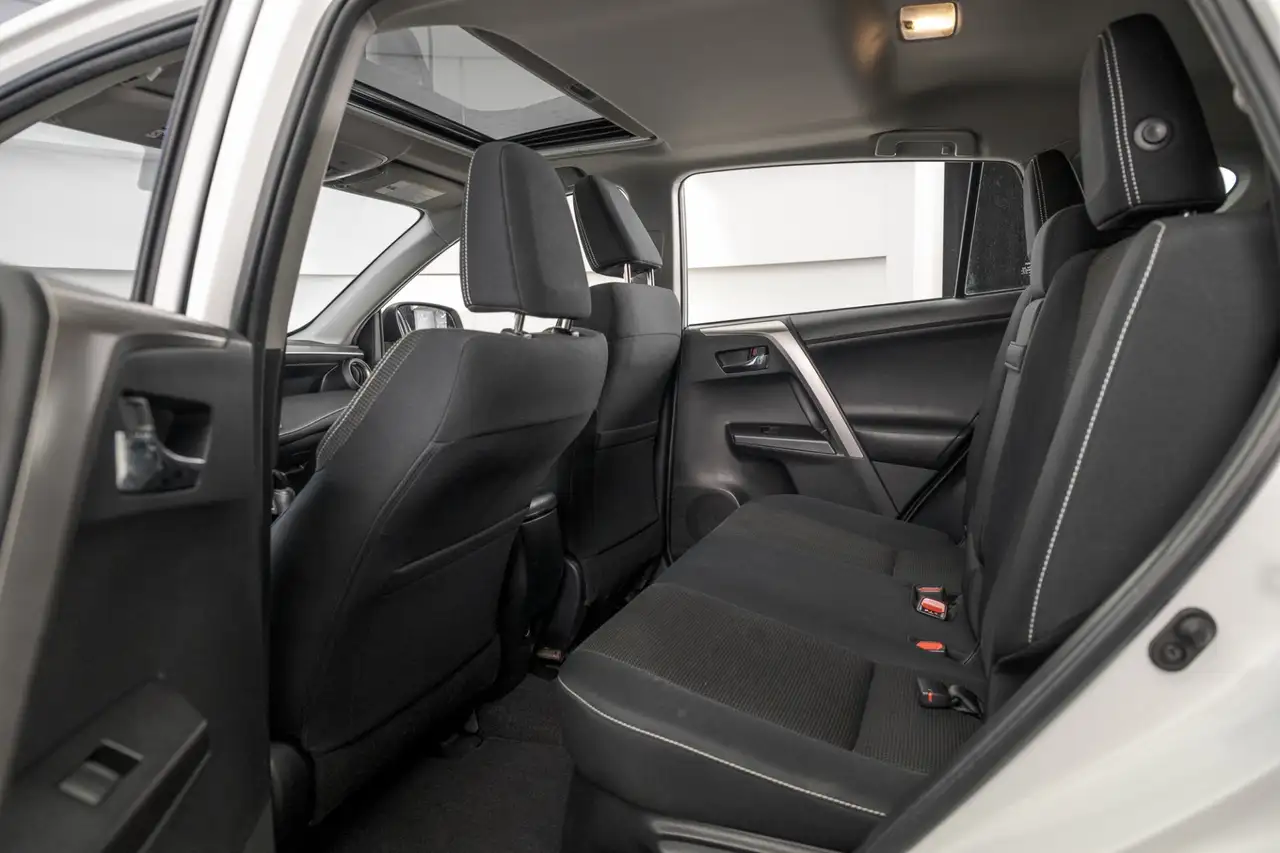 Toyota RAV 4 снимка Toyota RAV 4