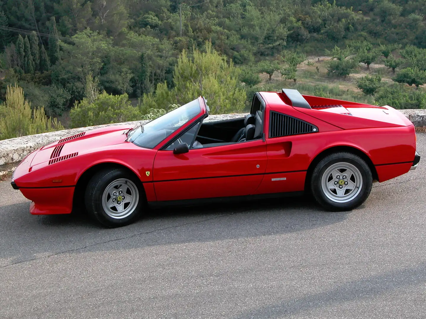 Ferrari 308 308 GTSi Cabriolet Rouge - 2