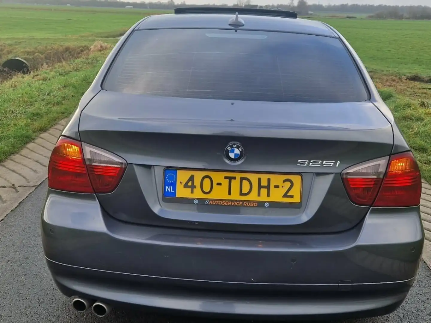 BMW 325 325i 218ch Confort Grijs - 2