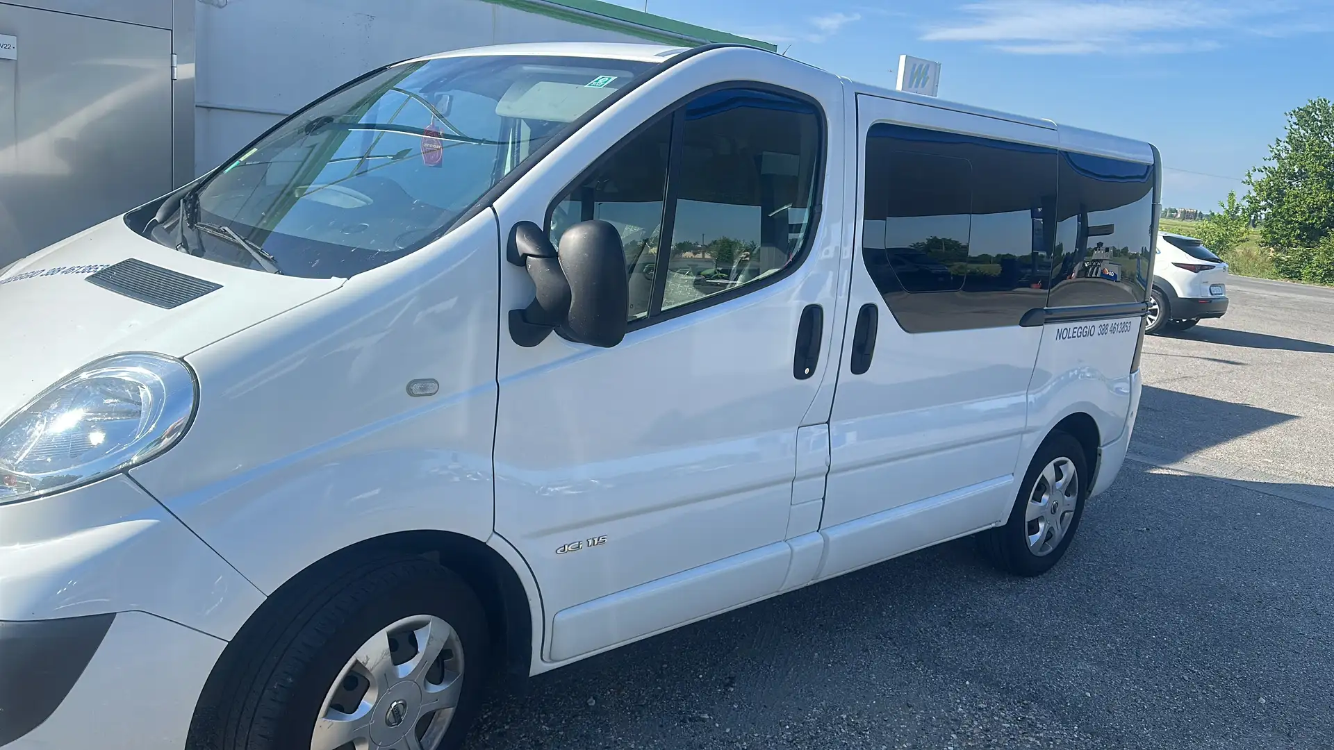 Nissan Primastar 9posti Белый - 1