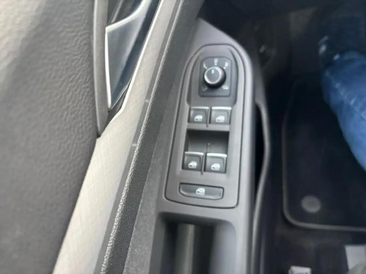 Volkswagen Golf Standard Model — photo 21