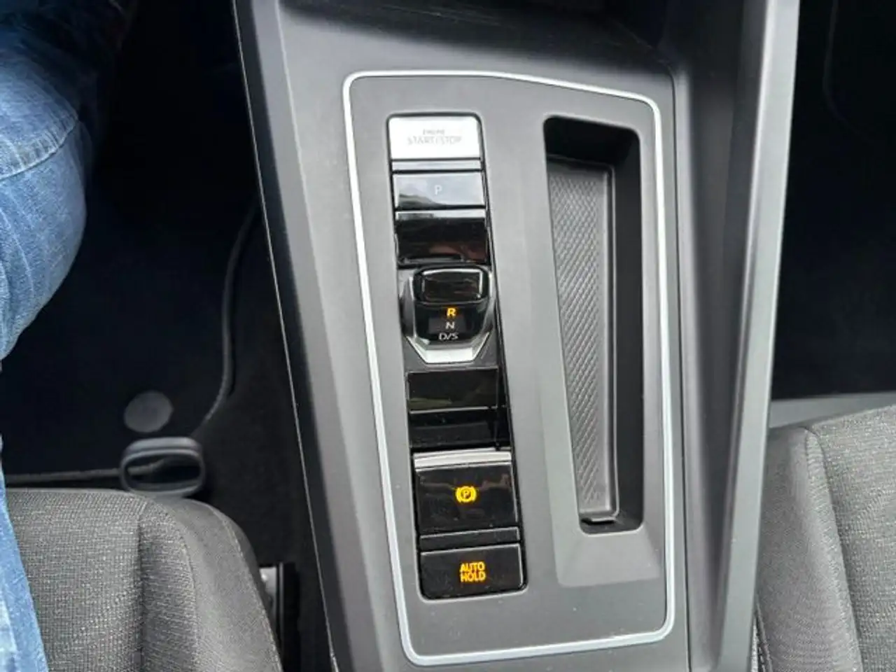 Volkswagen Golf Standard Model — photo 23