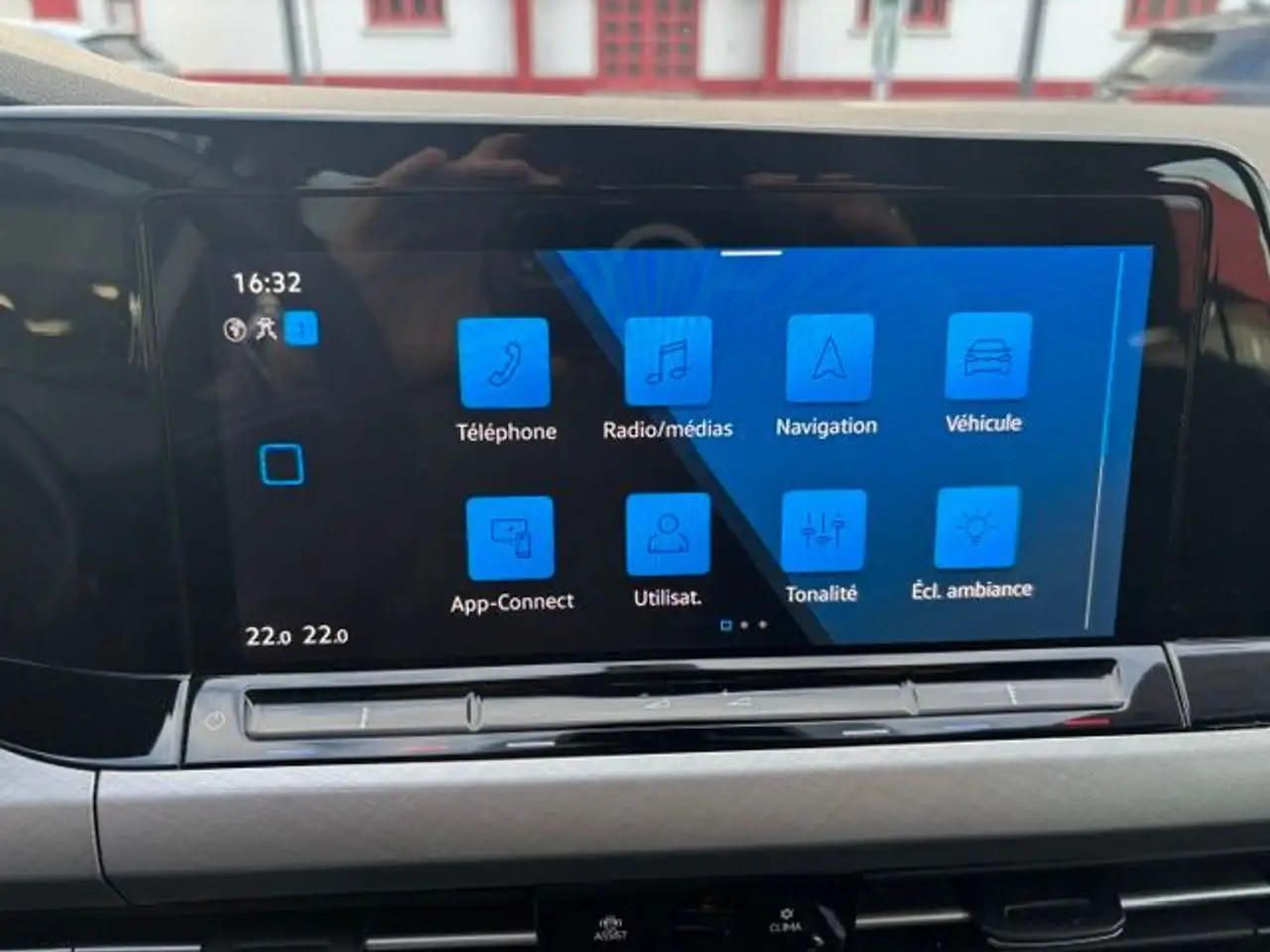 Volkswagen Golf Standard Model — photo 17