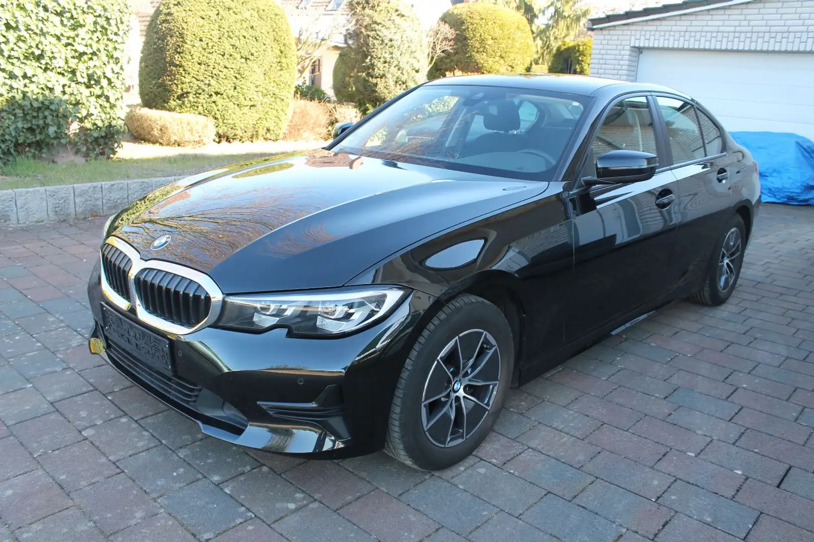 BMW 318 i Limo/Automatik/Live Cockpit Plus Advantage Schwarz - 1