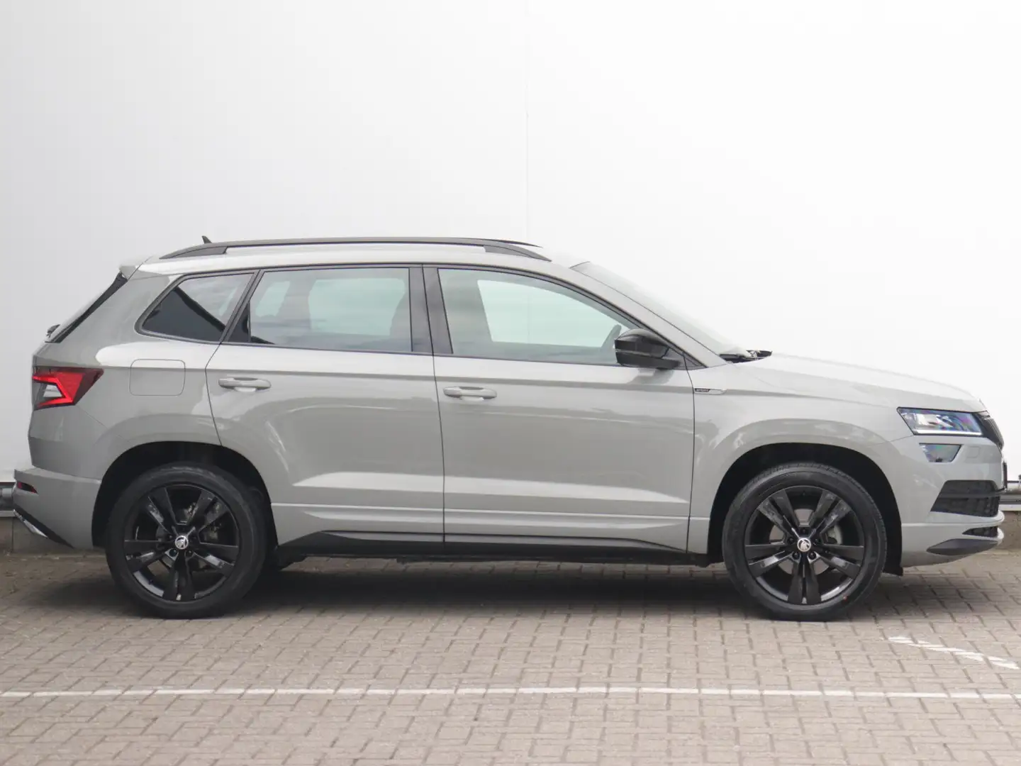 Skoda Karoq 1.5 TSI ACT Sportline Business 150pk DSG | Canton Gris - 2