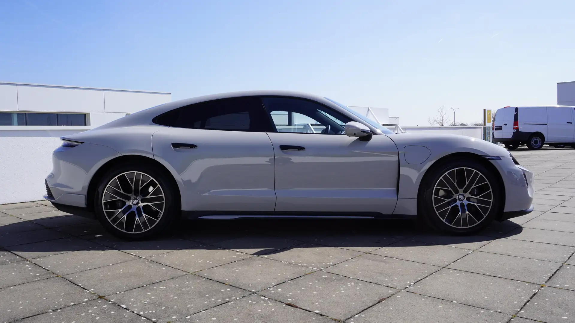 Porsche Taycan SPORT DESIGN/INNODRIVE/ACHTERASBEST/BOSE/PERF BATT Wit - 2