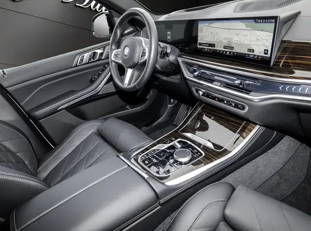 BMW X5 view 16