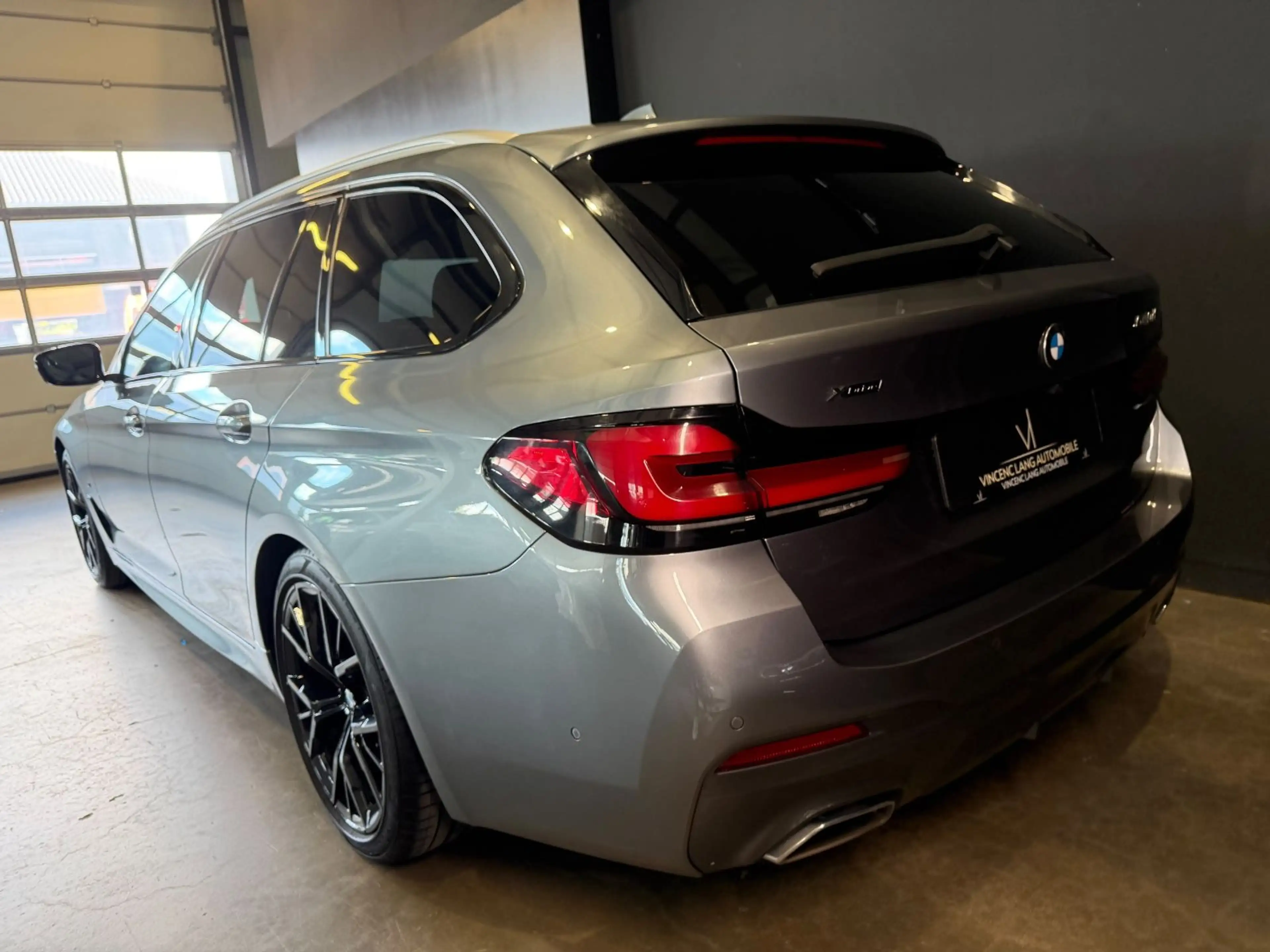 BMW 540 D X-DRIVE M-PAKET/AHK/1.HAND/STHZ/PANO/LASER — photo 3
