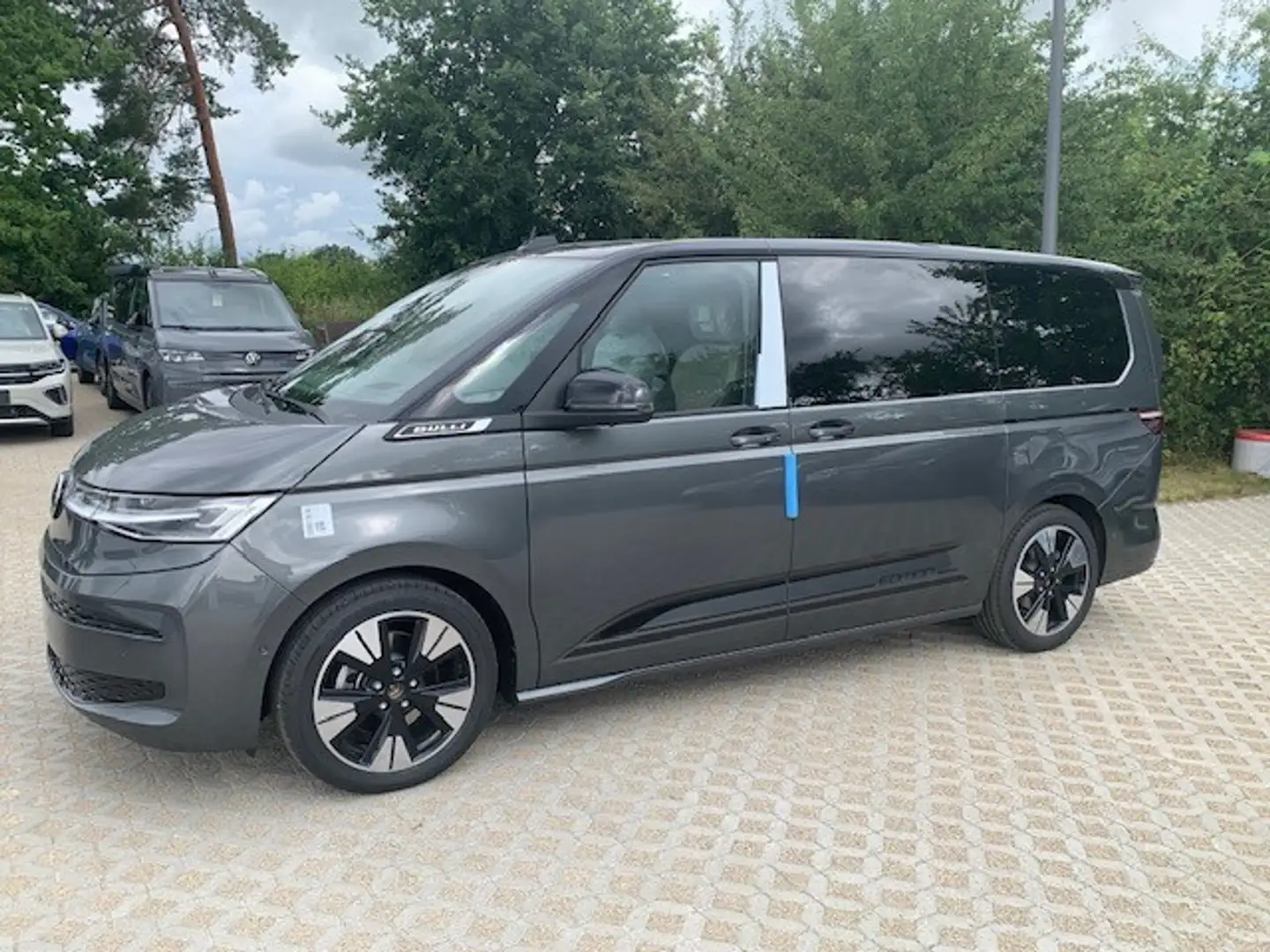 Volkswagen T7 Multivan EDITION LP TSI eHYBRID 4MOTION DSG6 Gris - 1