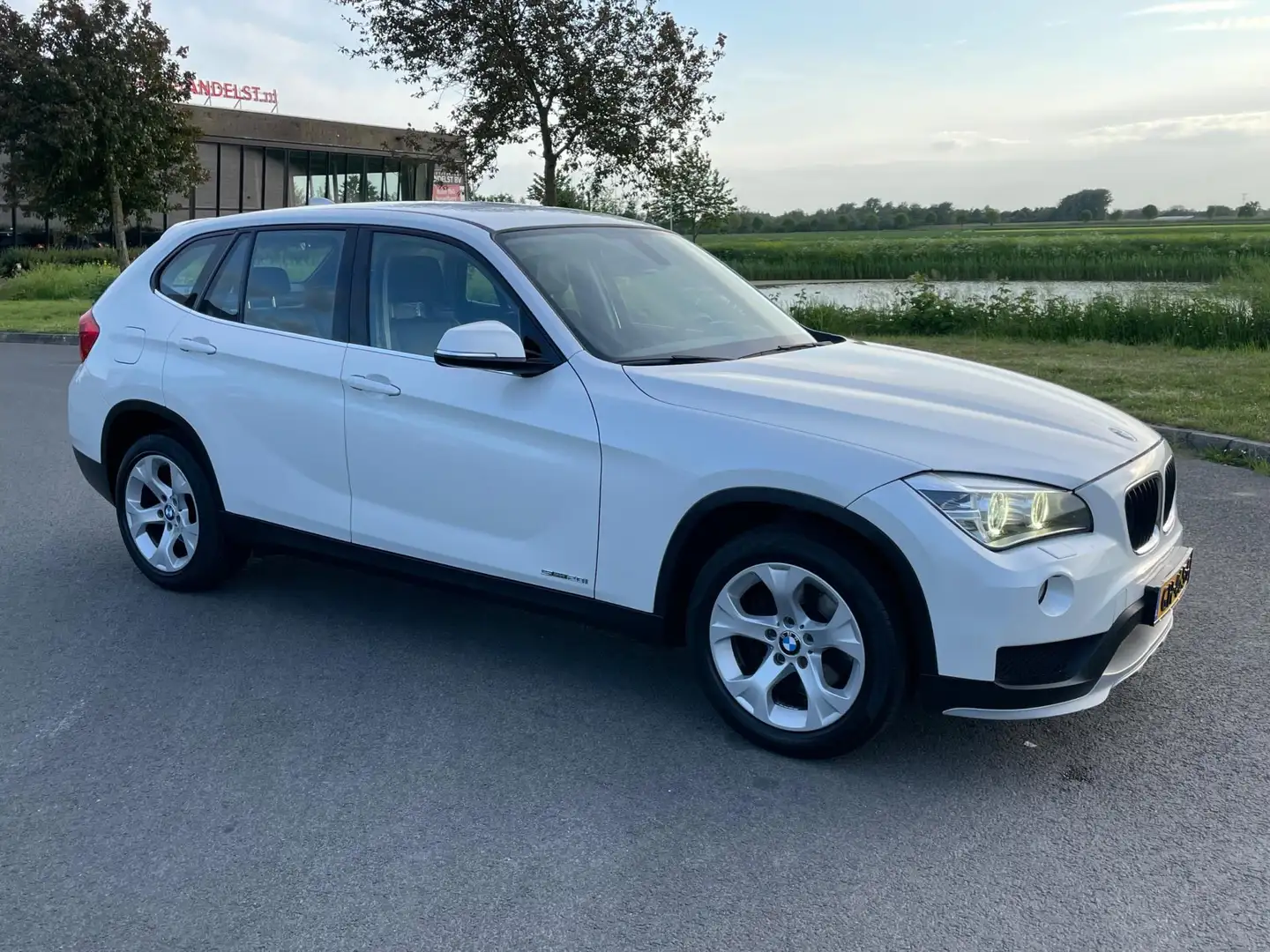 BMW X1 SDrive20i Executive, Aut, Trekhaak, Leder, Stoelve Wit - 2