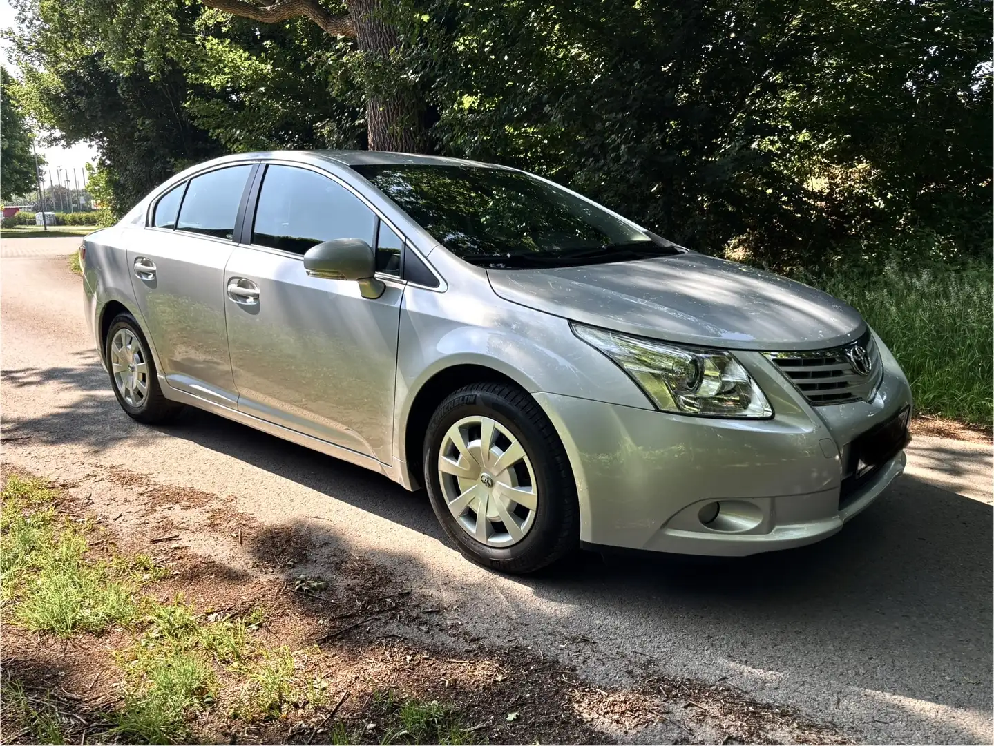 Toyota Avensis 1.8 Benzin 27 000 km Silber - 1