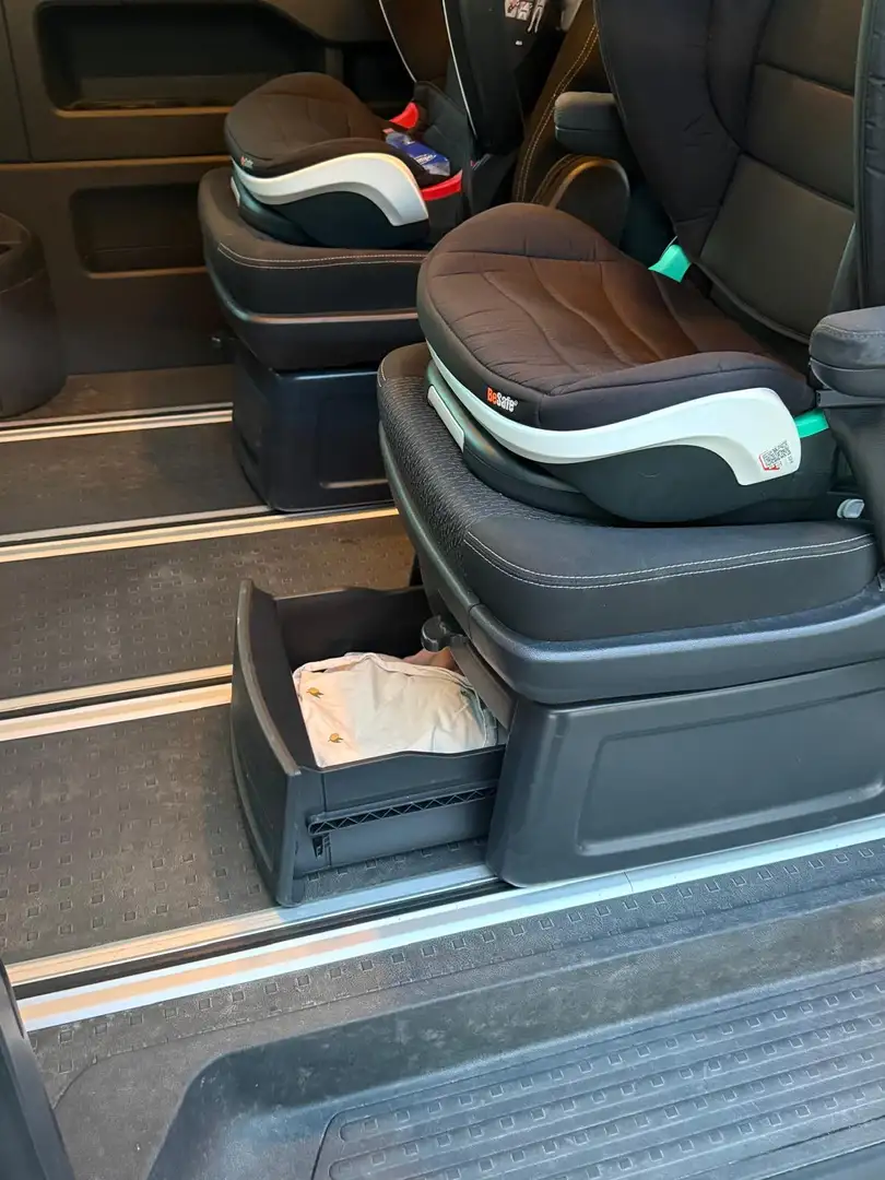 Volkswagen T6 Multivan Multivan Edition 2,0 TDI DSG Edition Schwarz - 2