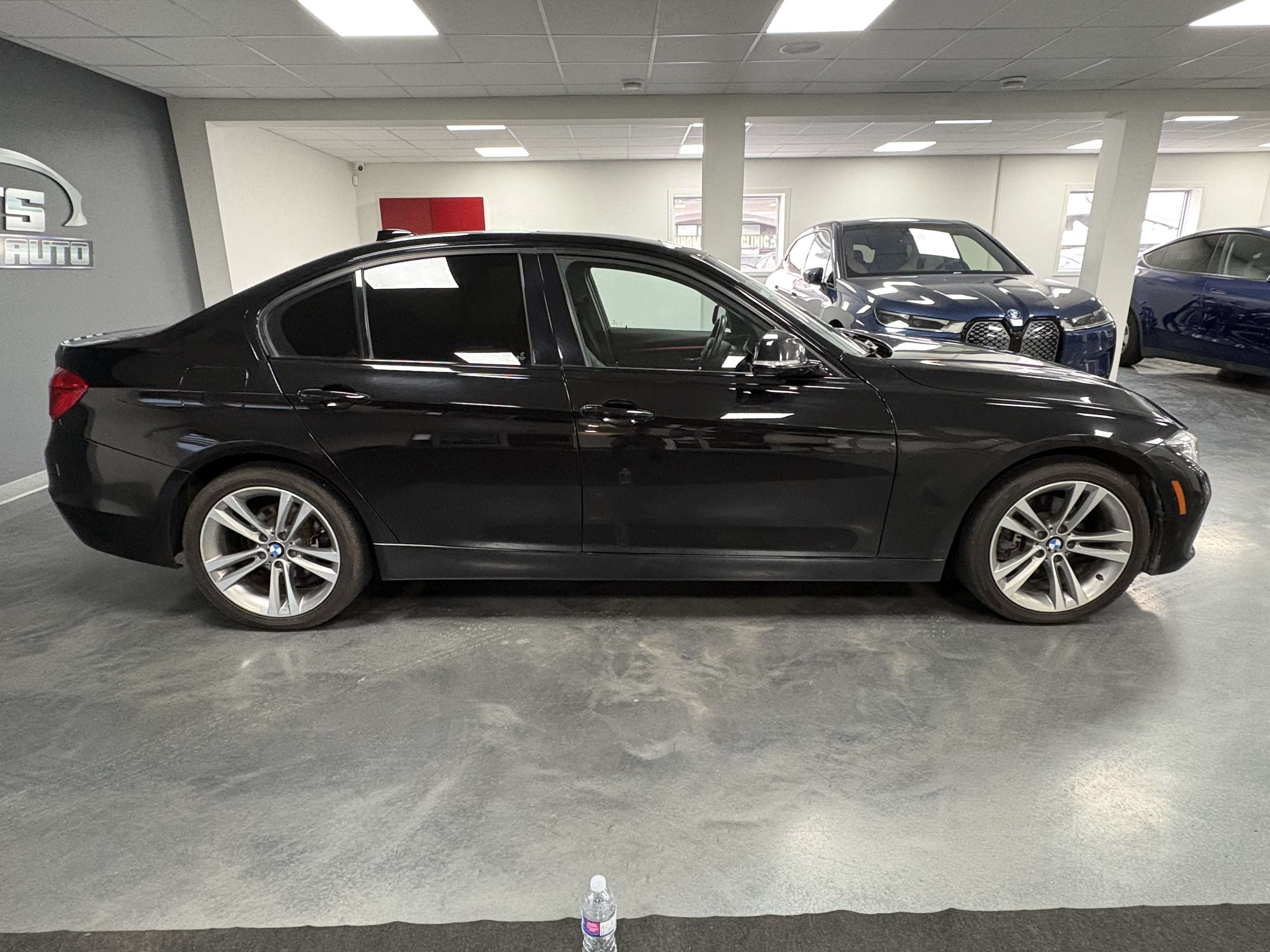 2017 BMW 3 Series 4dr Sdn 320i xDrive AWD — снимка 1