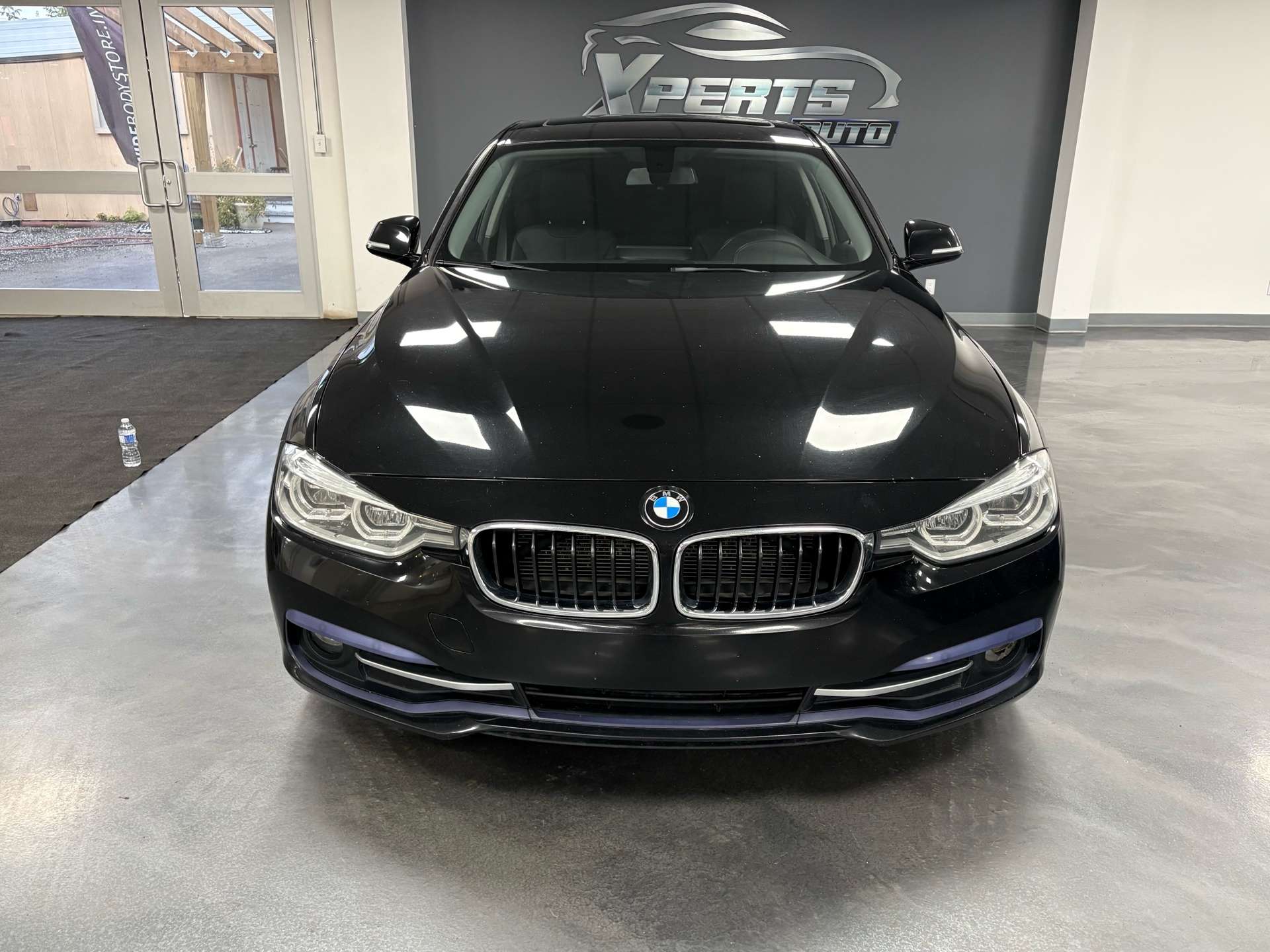 2017 BMW 3 Series 4dr Sdn 320i xDrive AWD — снимка 1