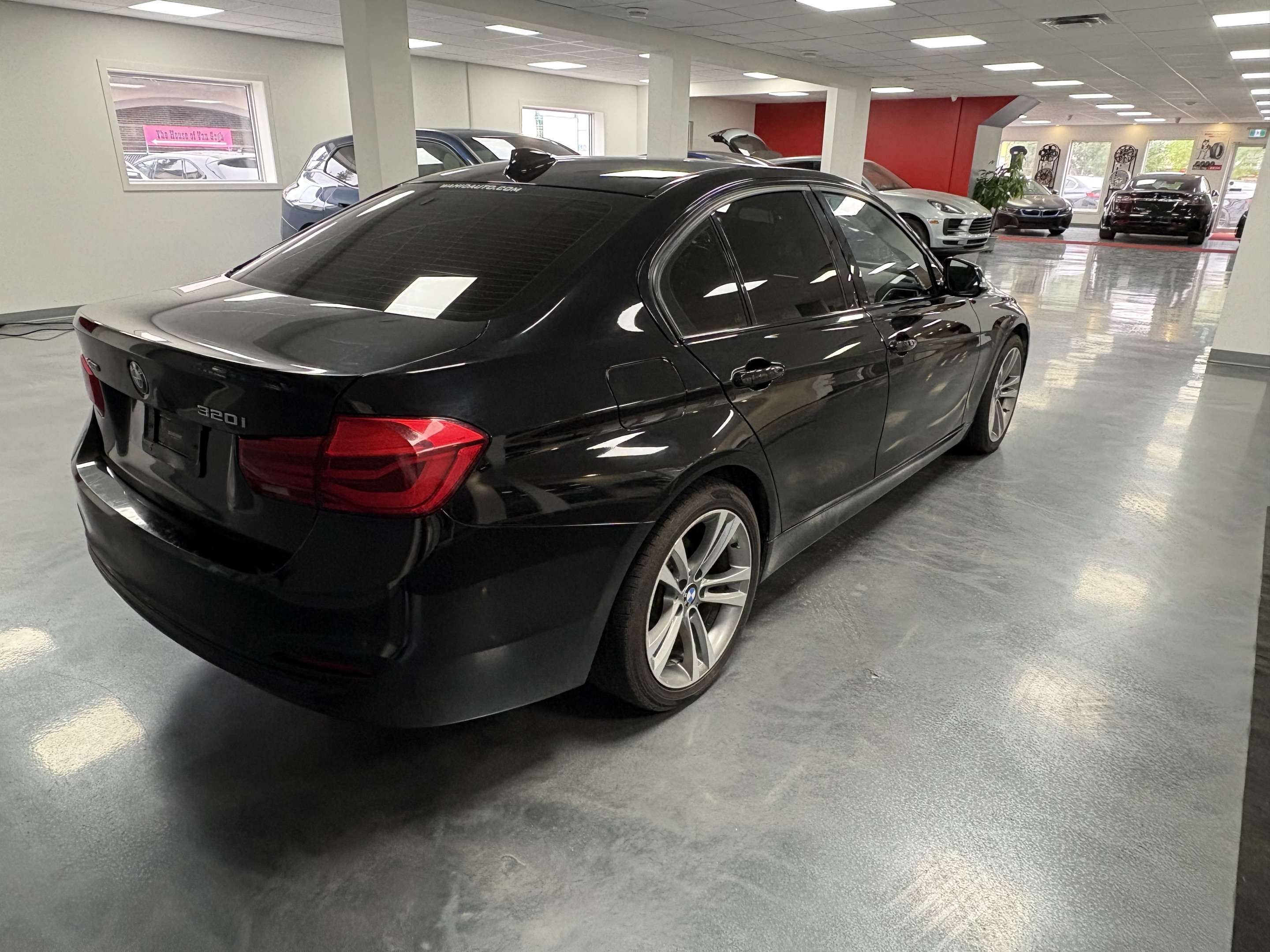 2017 BMW 3 Series 4dr Sdn 320i xDrive AWD — снимка 1