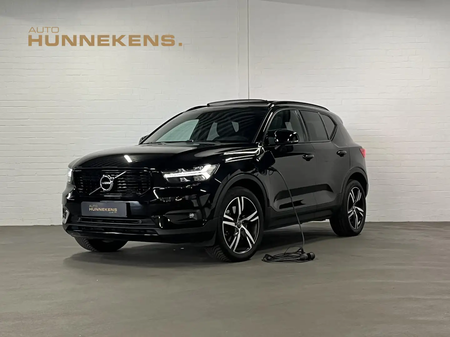 Volvo XC40 1.5 T5 Recharge R-Design | Open dak | Adaptive Cru Schwarz - 1