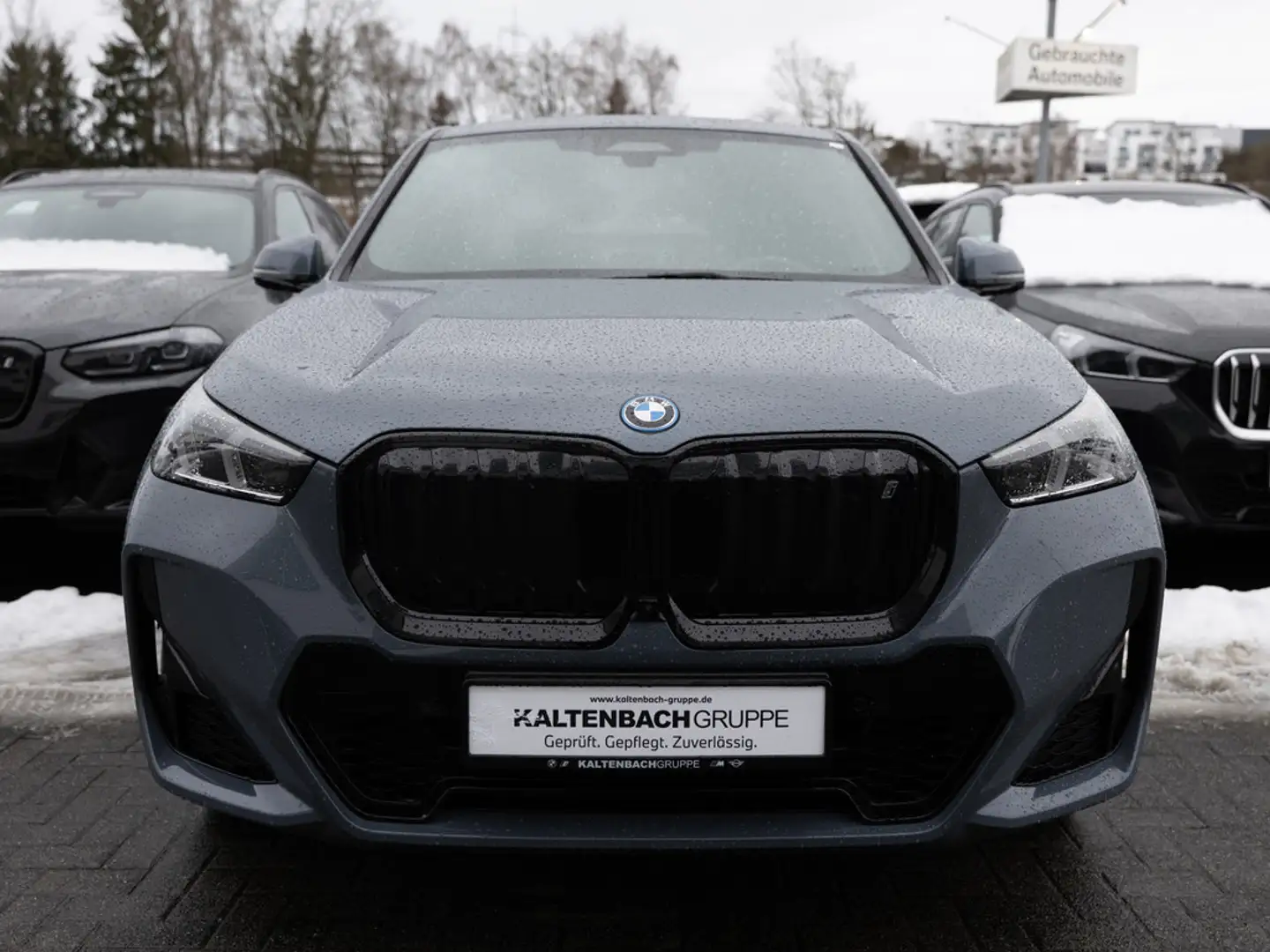 BMW iX1 xDrive 30 M-Sport PANO AHK HUD 360° LED Grau - 2