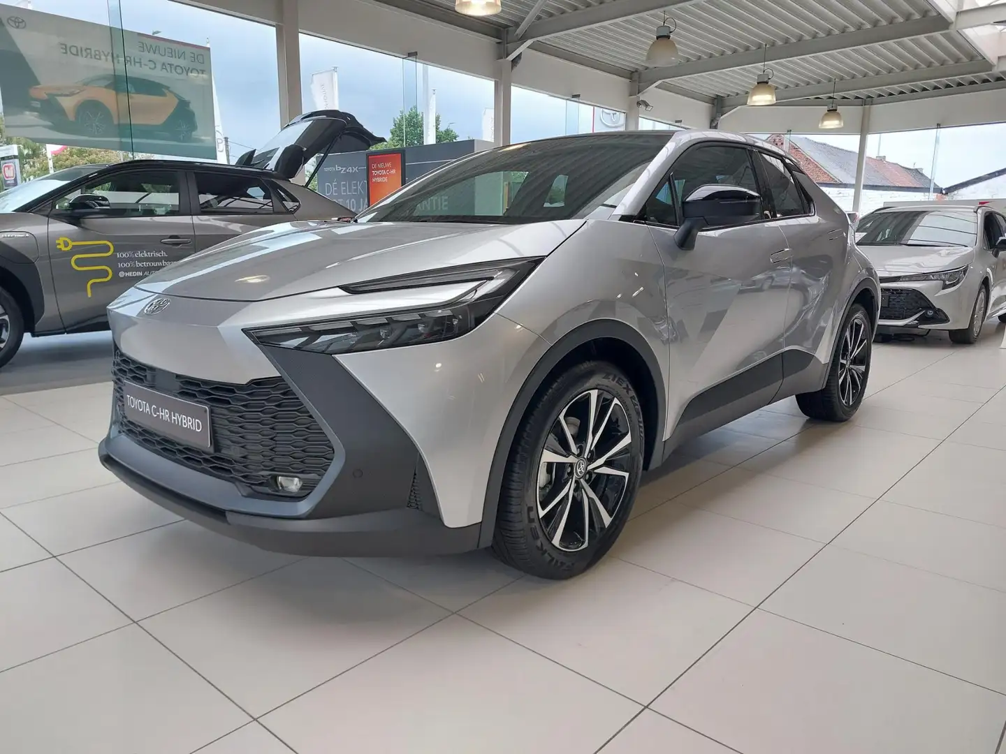 Toyota C-HR 1.8 Hybrid Dynamic Plus Mono-Tone E-CVT - 1