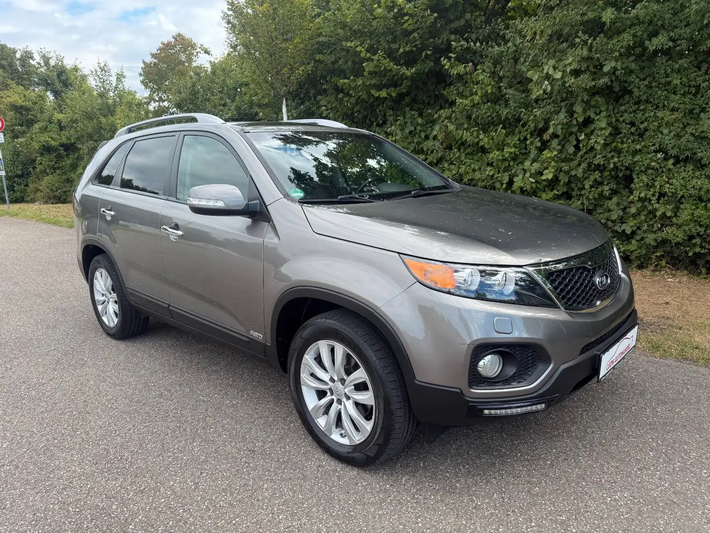 Kia Sorento Spirit 4WD 2.2 Automatik Navi Leder Pano Argent - 2
