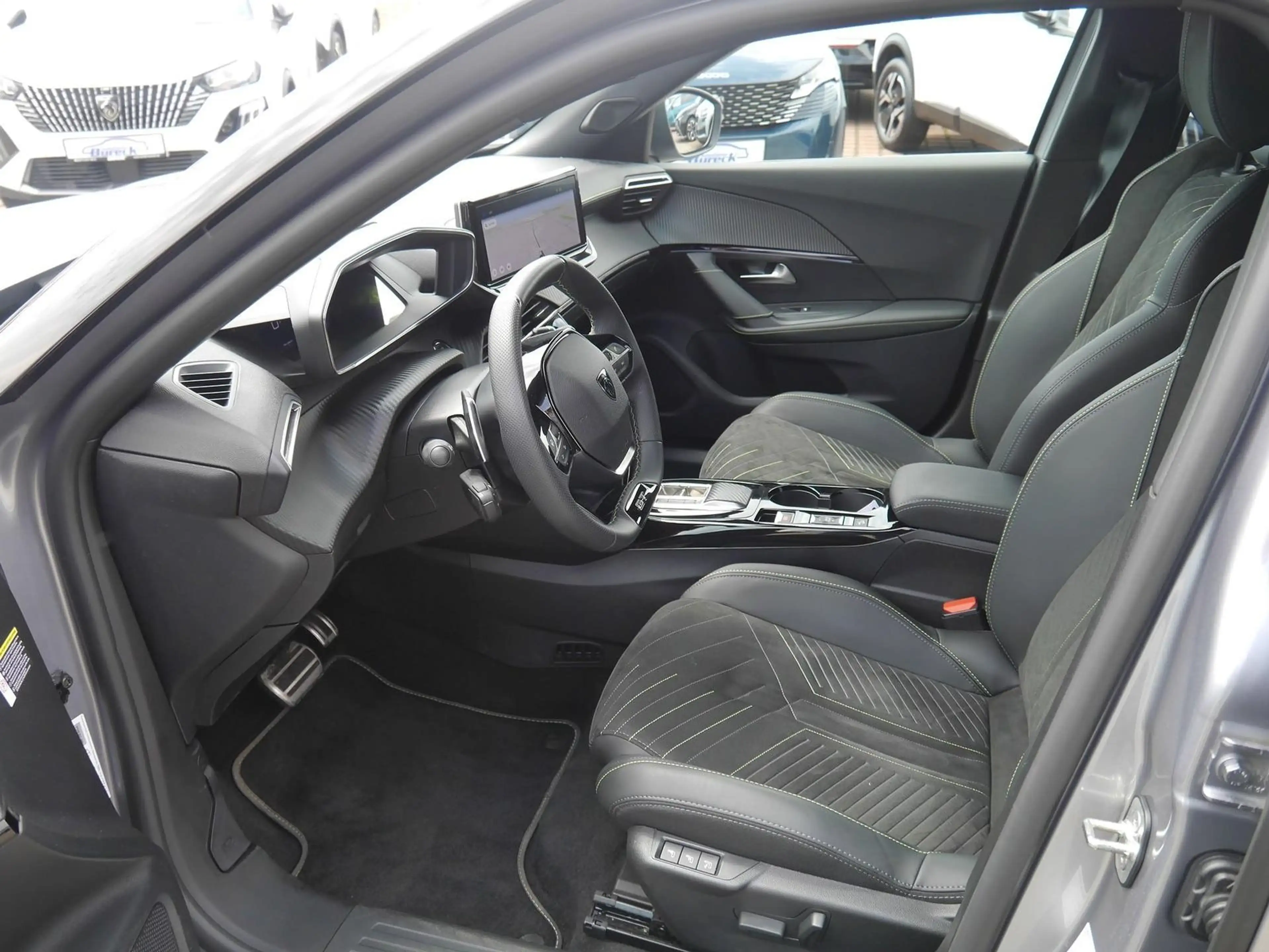 Peugeot 2008 Hybrid 145 GT Navi/LED/SHZ/360-Grad — photo 14