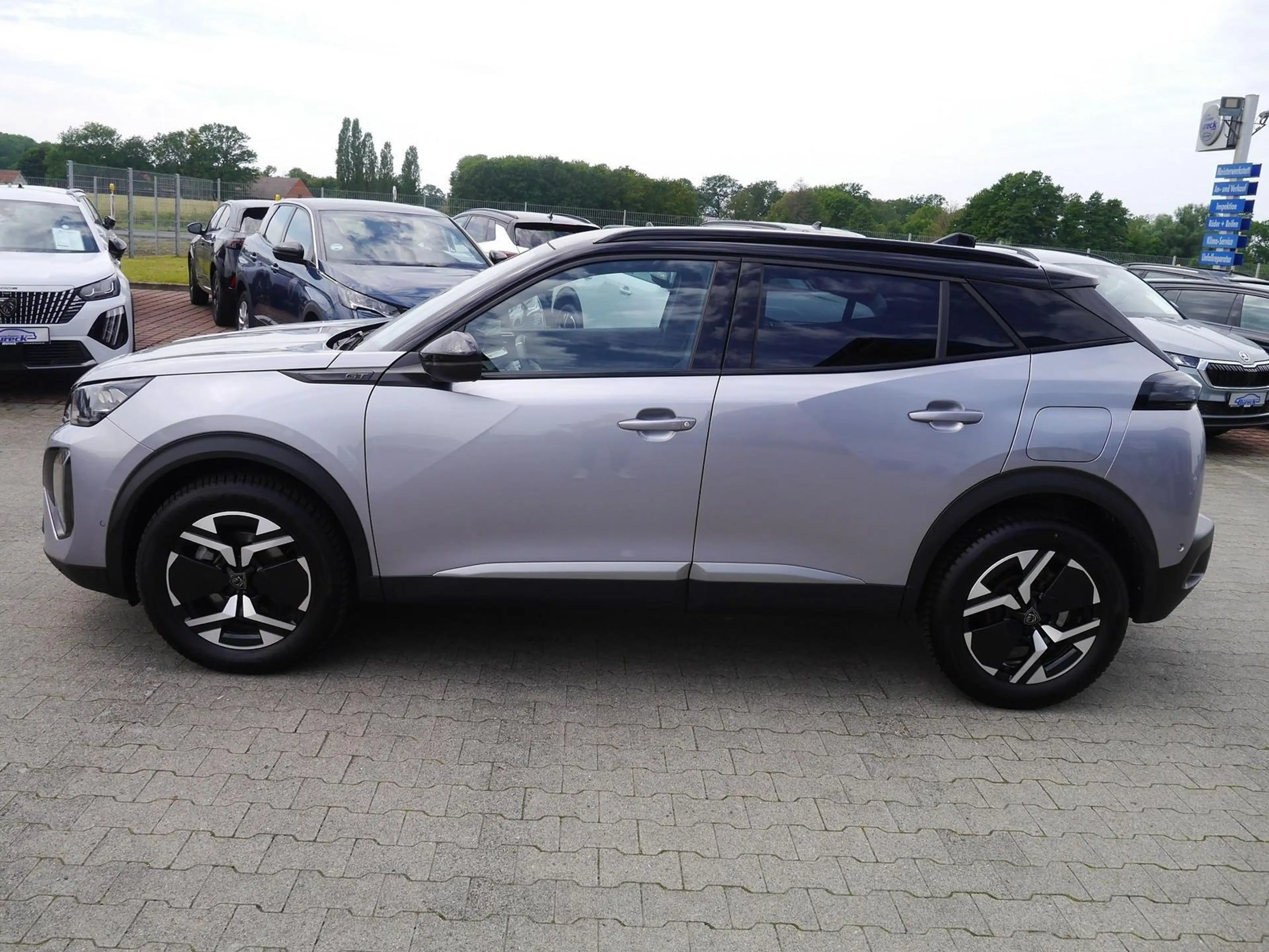 Peugeot 2008 Hybrid 145 GT Navi/LED/SHZ/360-Grad — photo 3