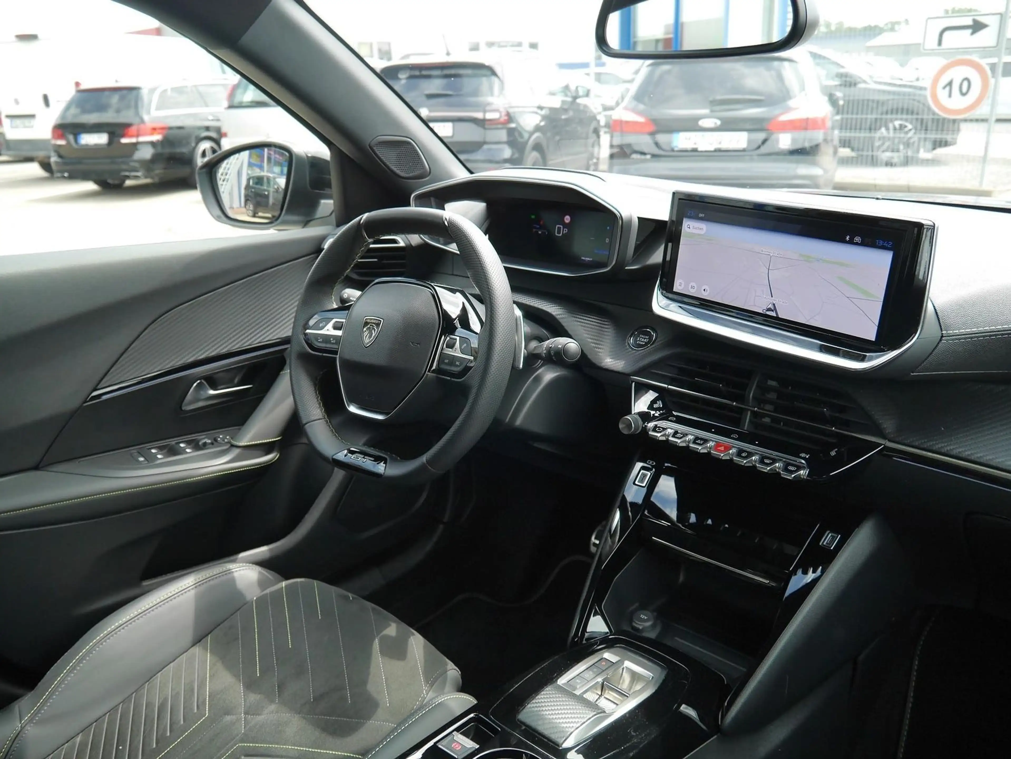 Peugeot 2008 Hybrid 145 GT Navi/LED/SHZ/360-Grad — photo 11