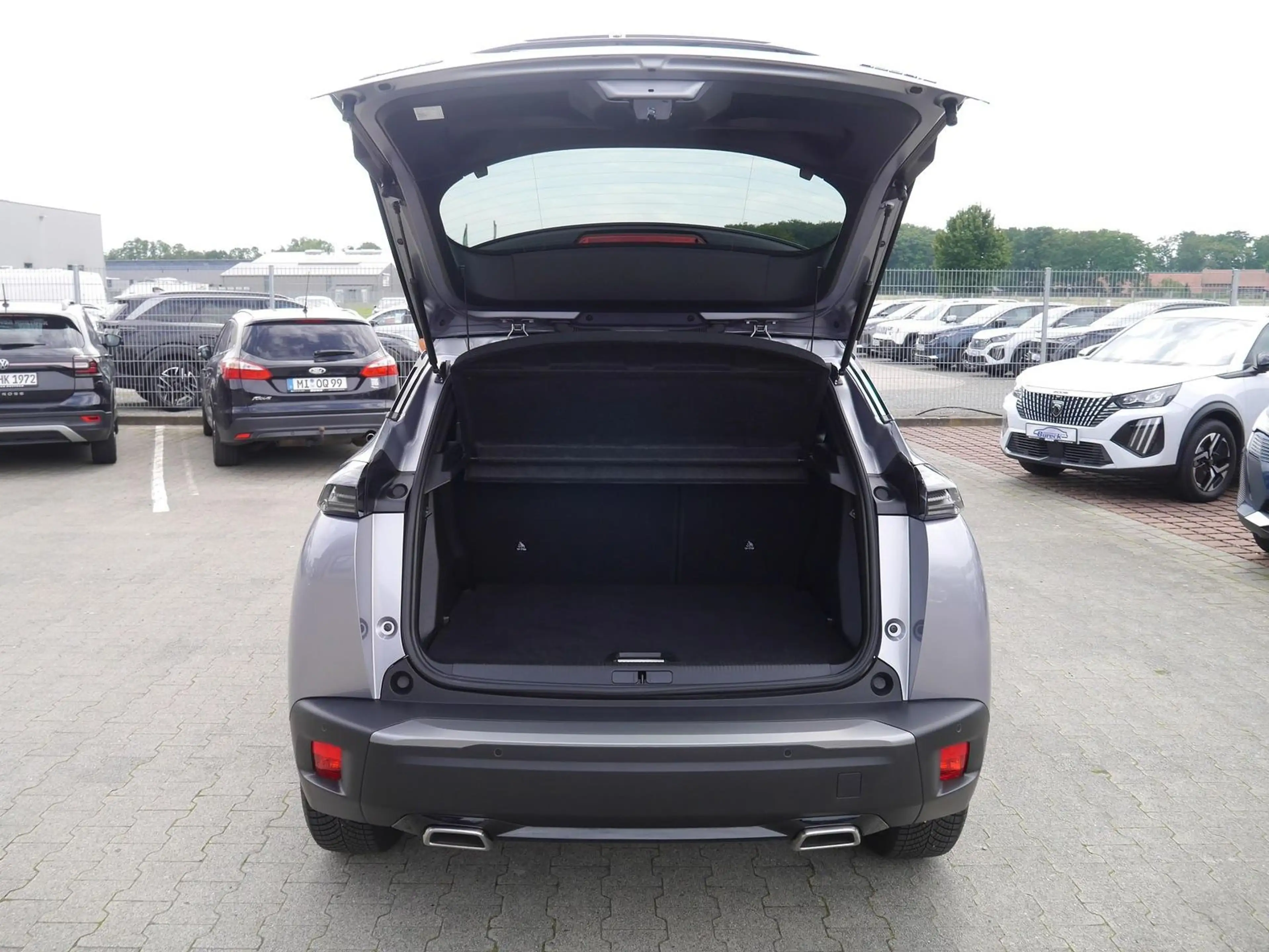 Peugeot 2008 Hybrid 145 GT Navi/LED/SHZ/360-Grad — photo 6