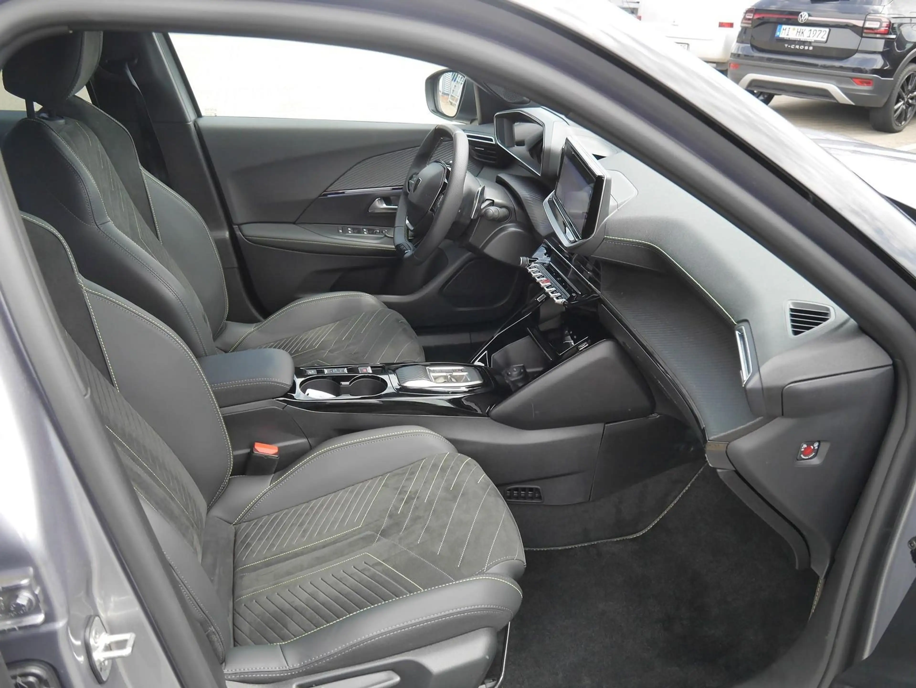Peugeot 2008 Hybrid 145 GT Navi/LED/SHZ/360-Grad — photo 13
